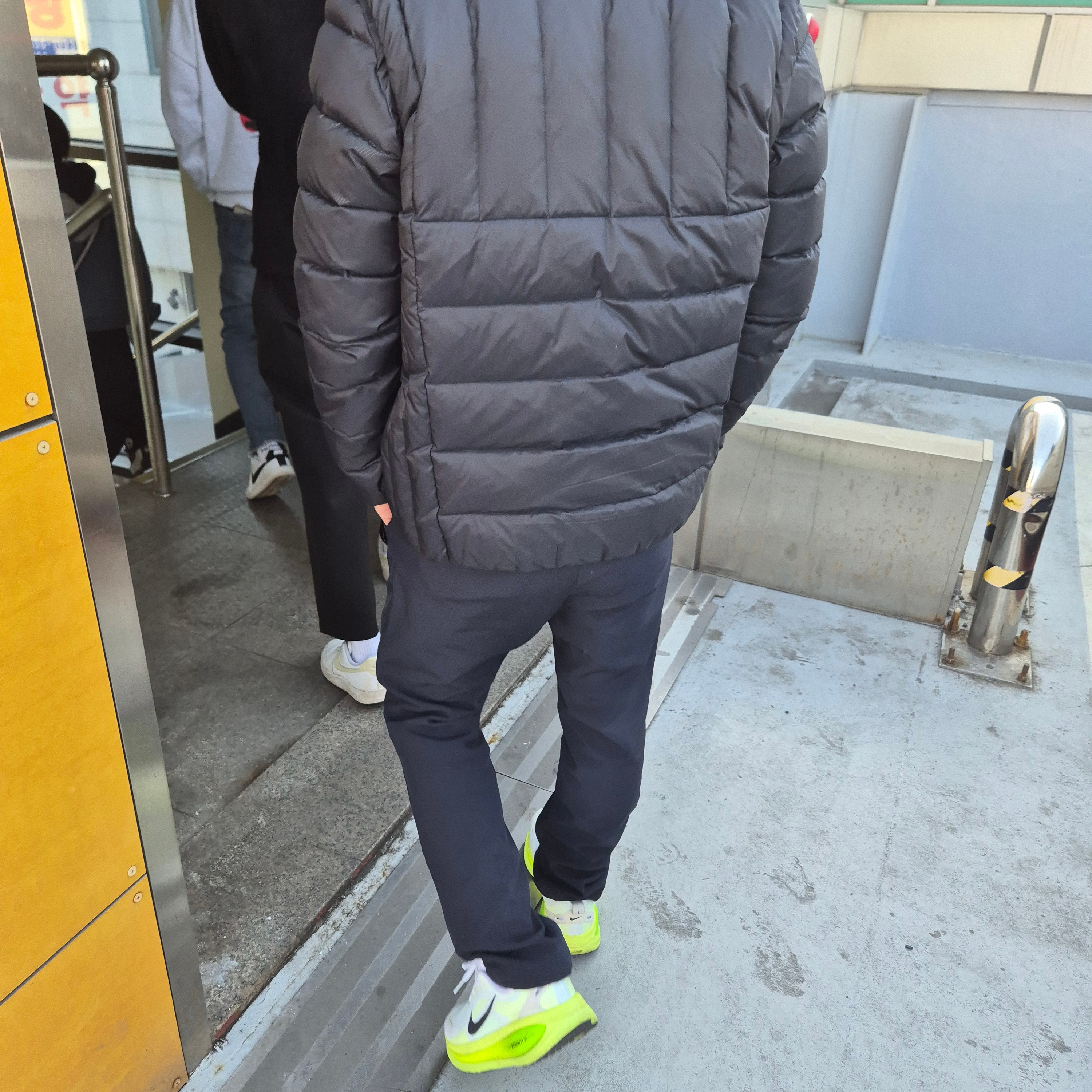 Nike Vomero 18 White Electric Green 착용 스타일