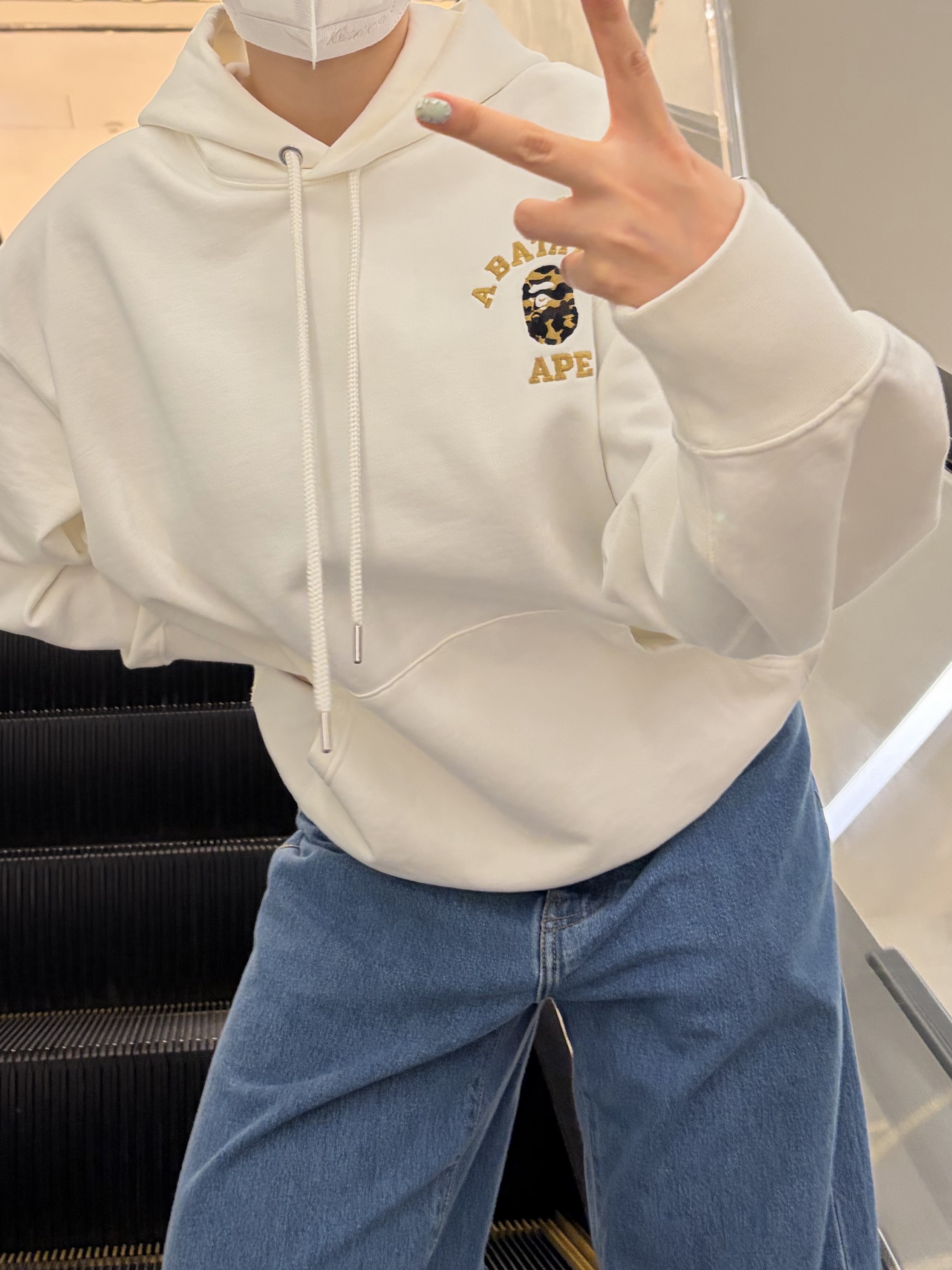 Aftermath Atm Logo Ball Cap Black, Casetify iPhone MagSafe Ripple Case White 착용 스타일 - 3