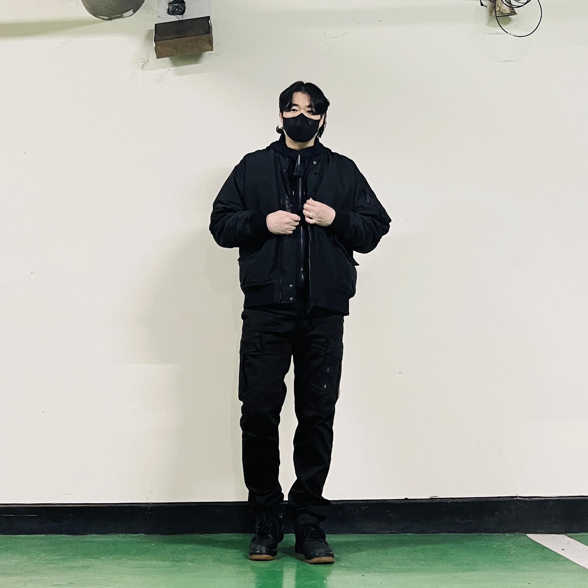 C.P. Company Open Diagonal Raised Fleece Hooded Sweatshirt Black- 23FW, C.P. Company Stretch Sateen Cargo Pants Black - 23SS 착용 스타일 - 4