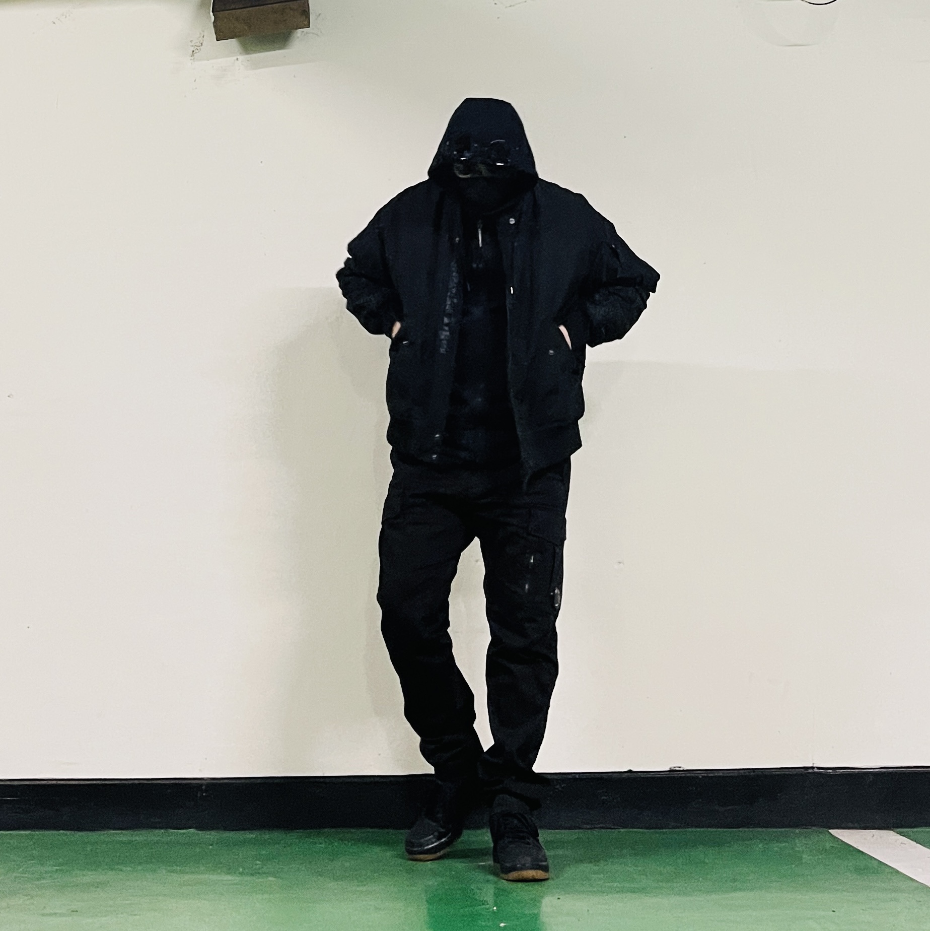 C.P. Company Open Diagonal Raised Fleece Hooded Sweatshirt Black- 23FW, C.P. Company Stretch Sateen Cargo Pants Black - 23SS 착용 스타일 - 5