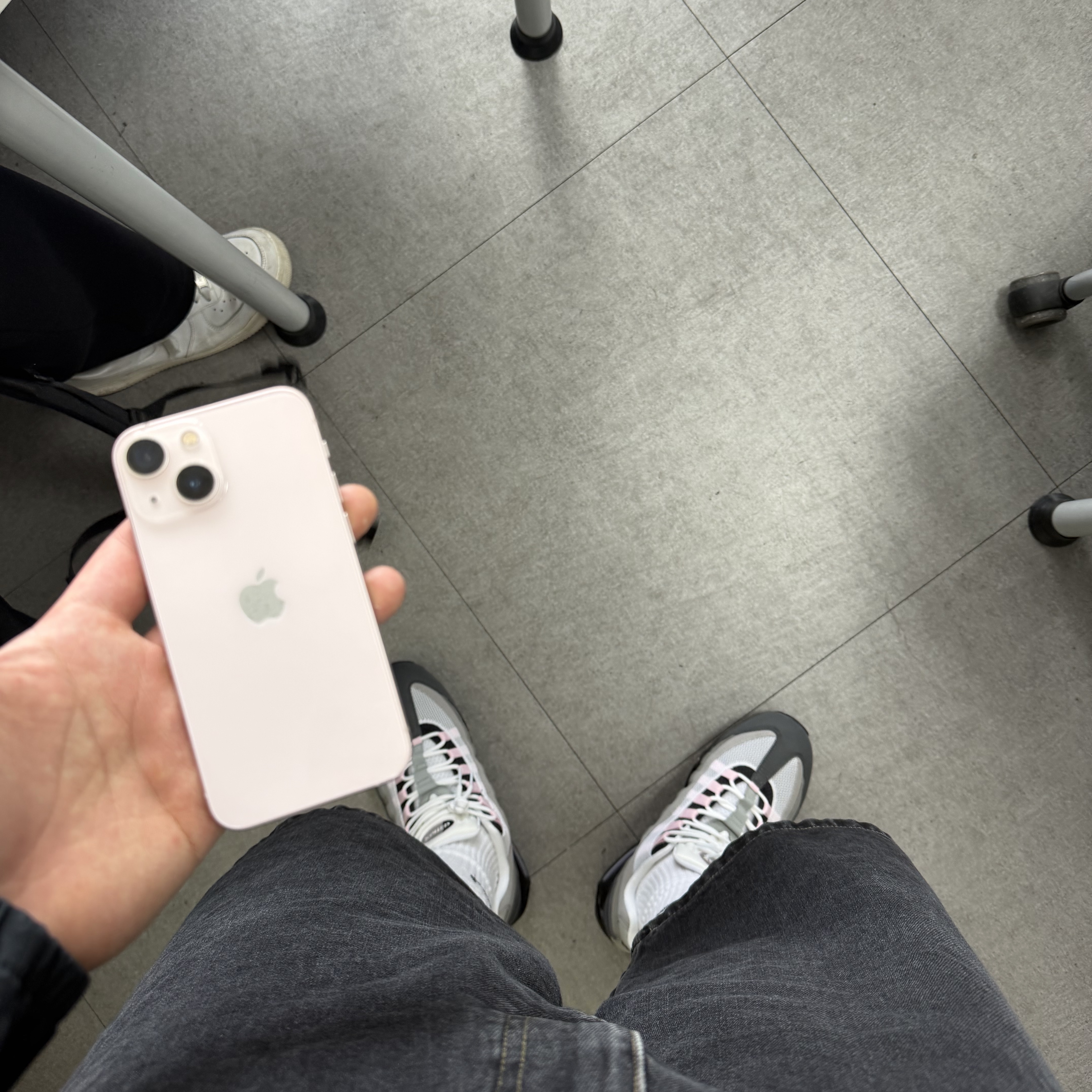 Apple iPhone 13 Mini 256GB Pink (Korean Ver.), Carhartt WIP Brandon Shorts Black Stone Washed 착용 스타일