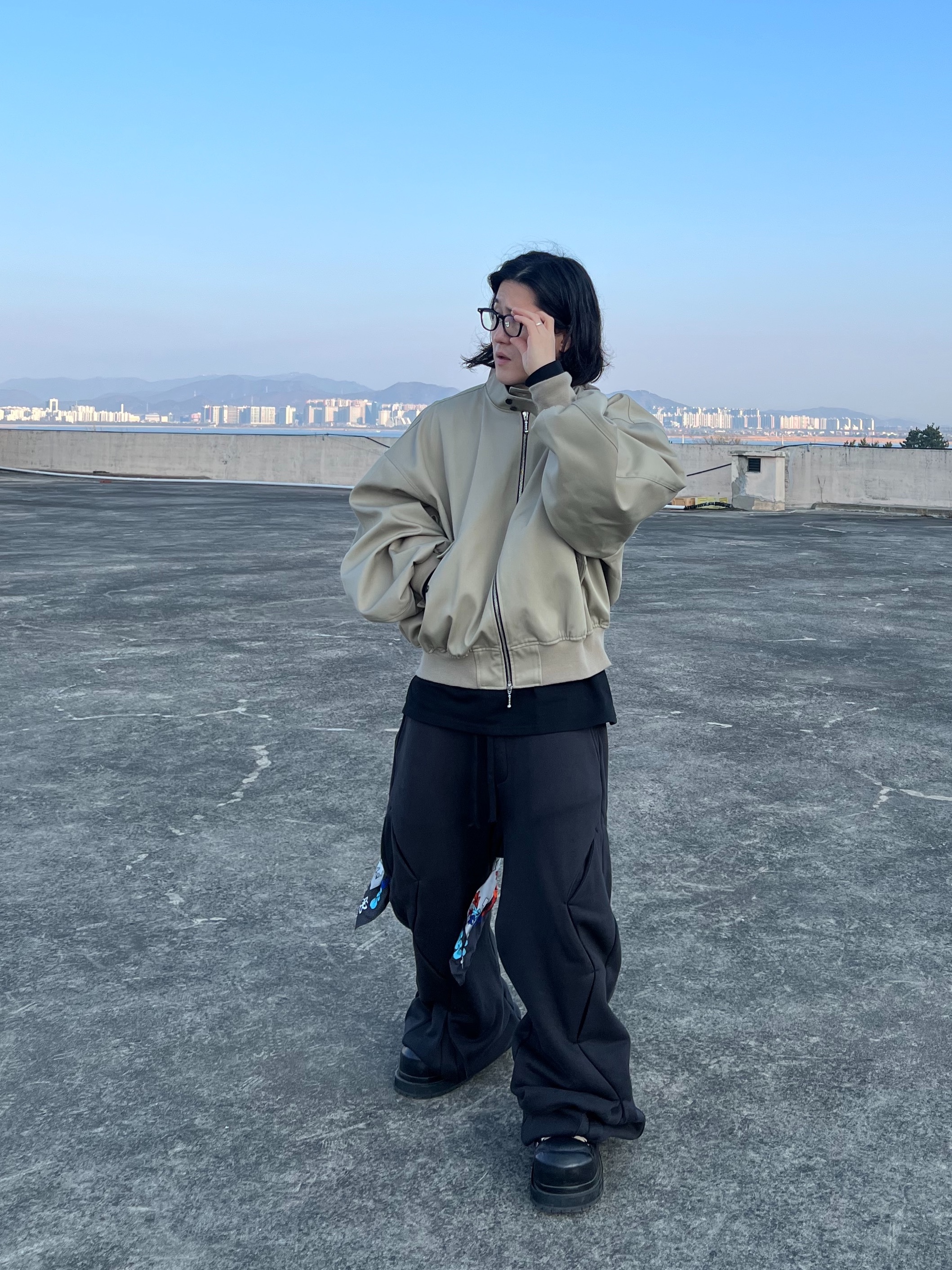 Awende Requiem Silk Scarf Multi, Gless Harrington Jacket 014 Beige 착용 스타일 - 4