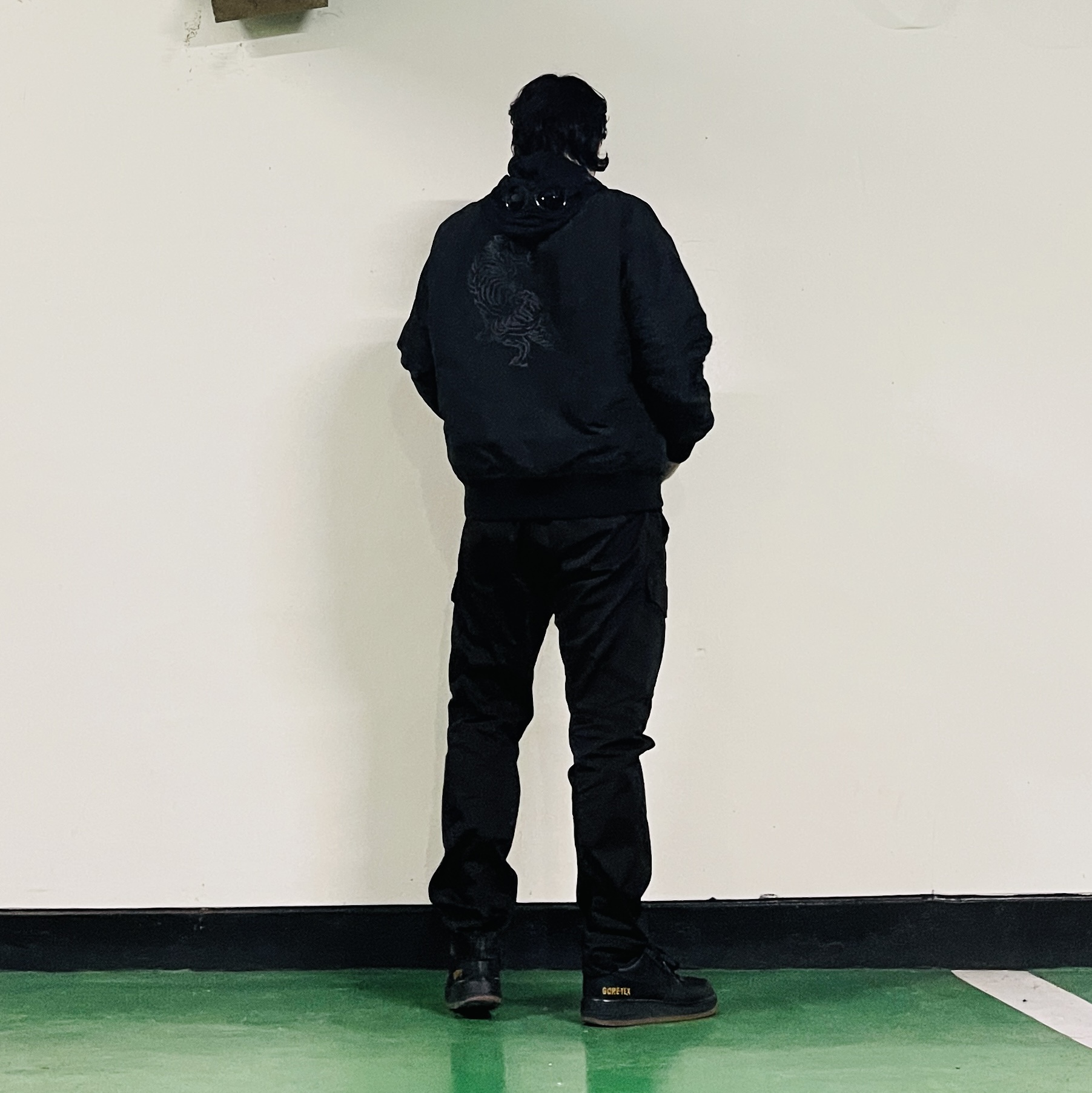C.P. Company Open Diagonal Raised Fleece Hooded Sweatshirt Black- 23FW, C.P. Company Stretch Sateen Cargo Pants Black - 23SS 착용 스타일 - 7