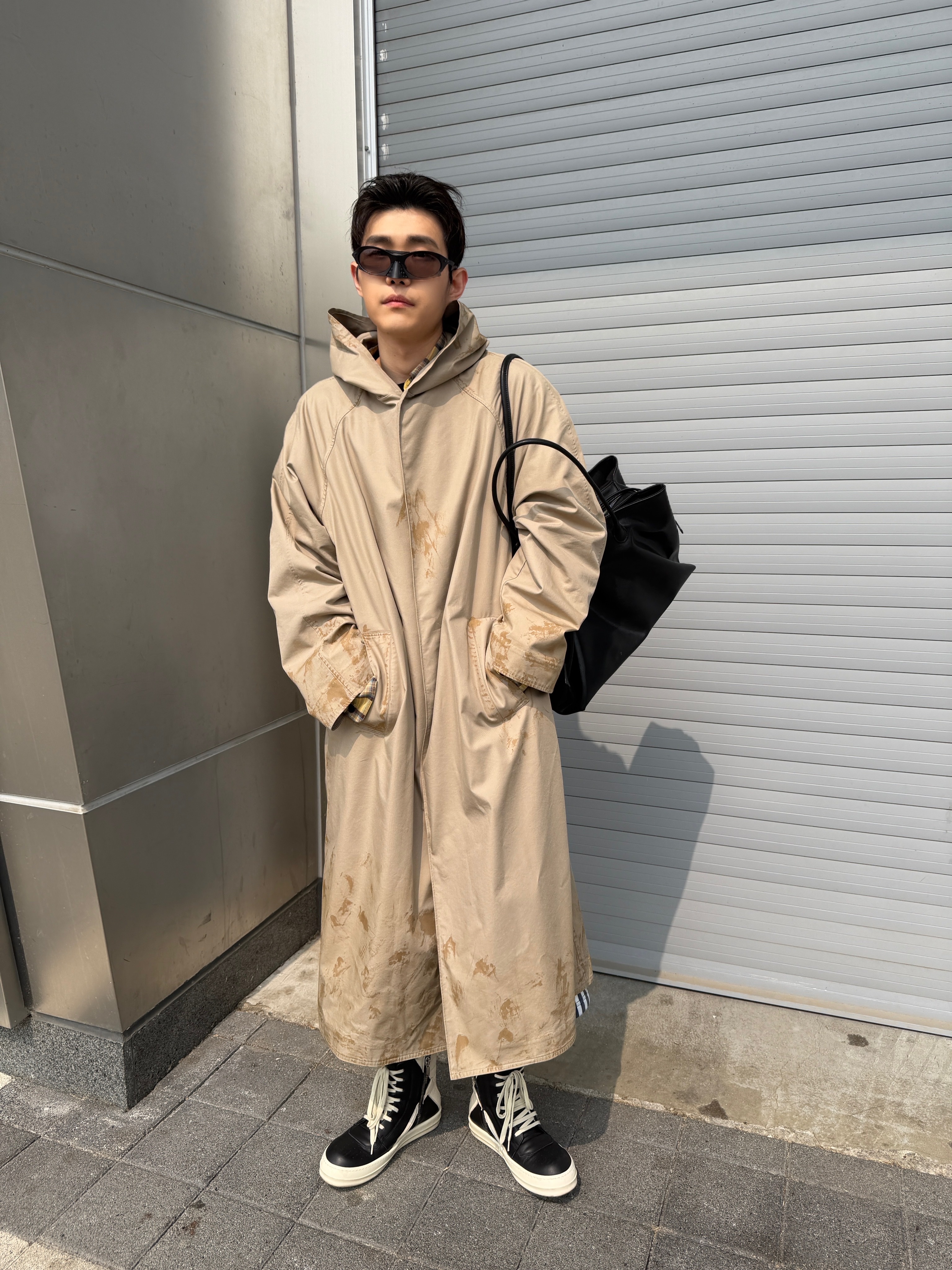 Nonnod Nomad Hooded Parka Washed Beige, Oakley Plantaris Matte Black Frame Prizm Grey Lenses Regular Universal Fit 착용 스타일 - 1
