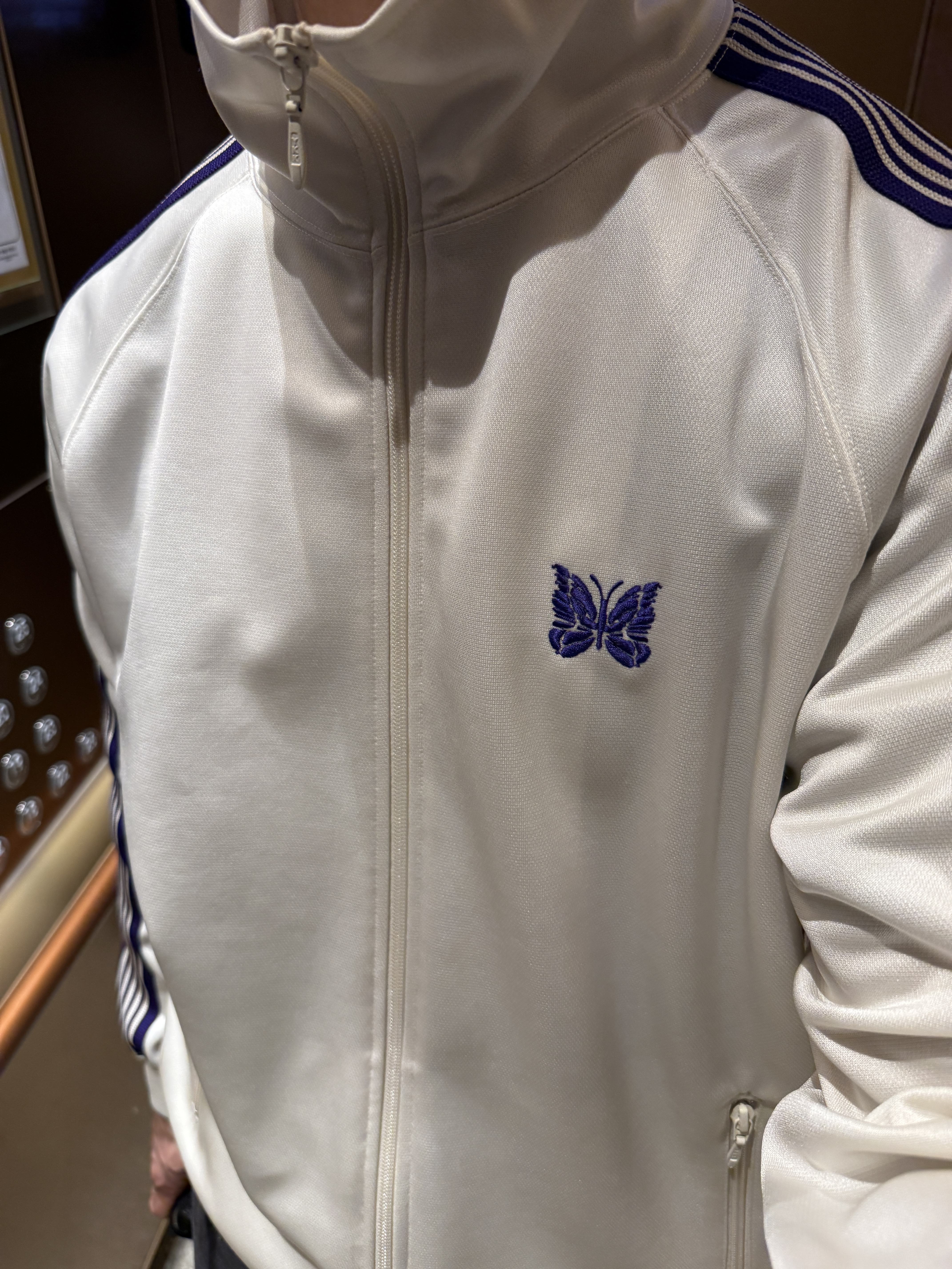 Sansan Gear Back Pocket Pants Blue Charcoal, Needles Track Jacket Poly Smooth Ice White 착용 스타일 - 2