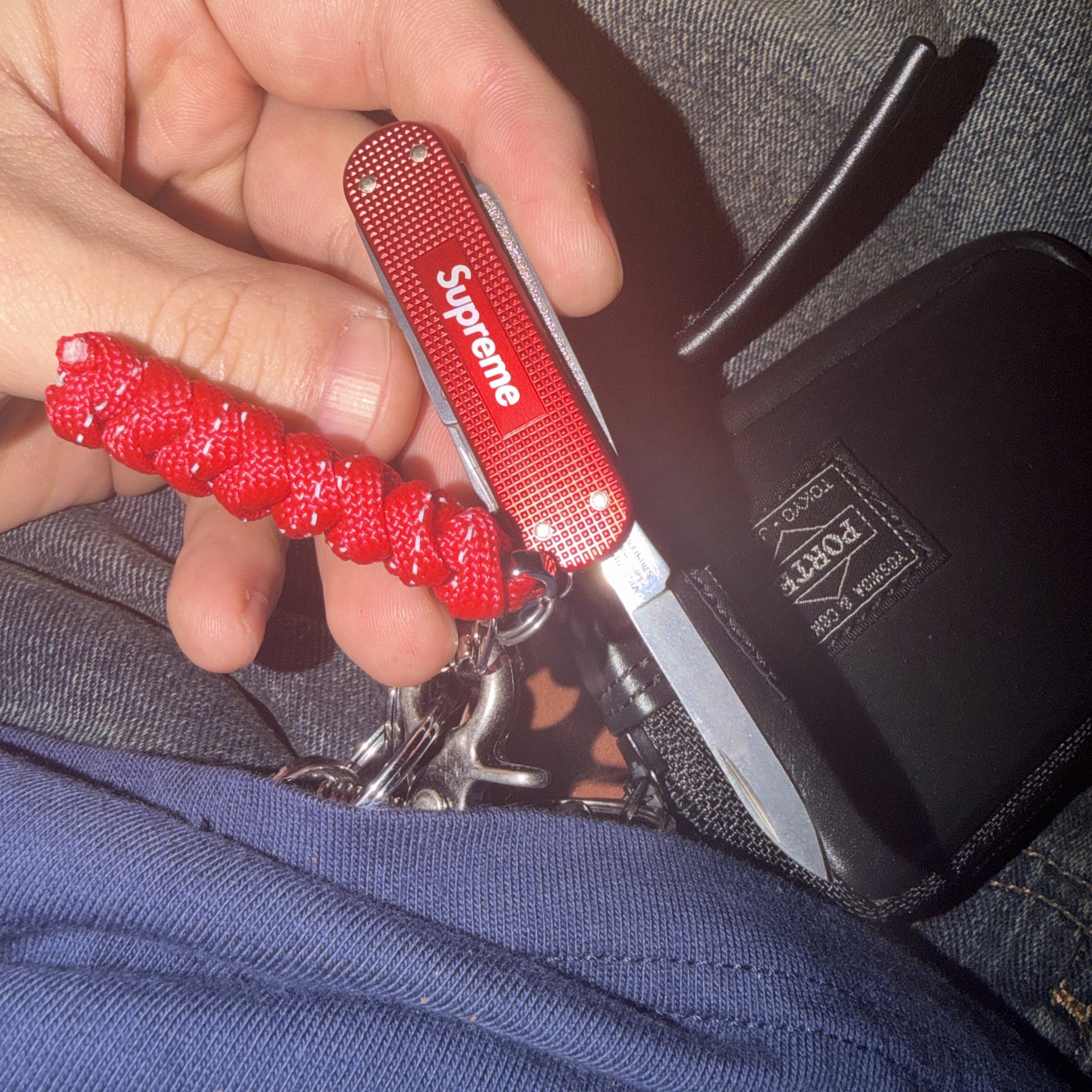 Supreme x Victorinox Classic Alox Knife Red - 19SS, Ogarp Ticket Metal Keyring Silver 착용 스타일
