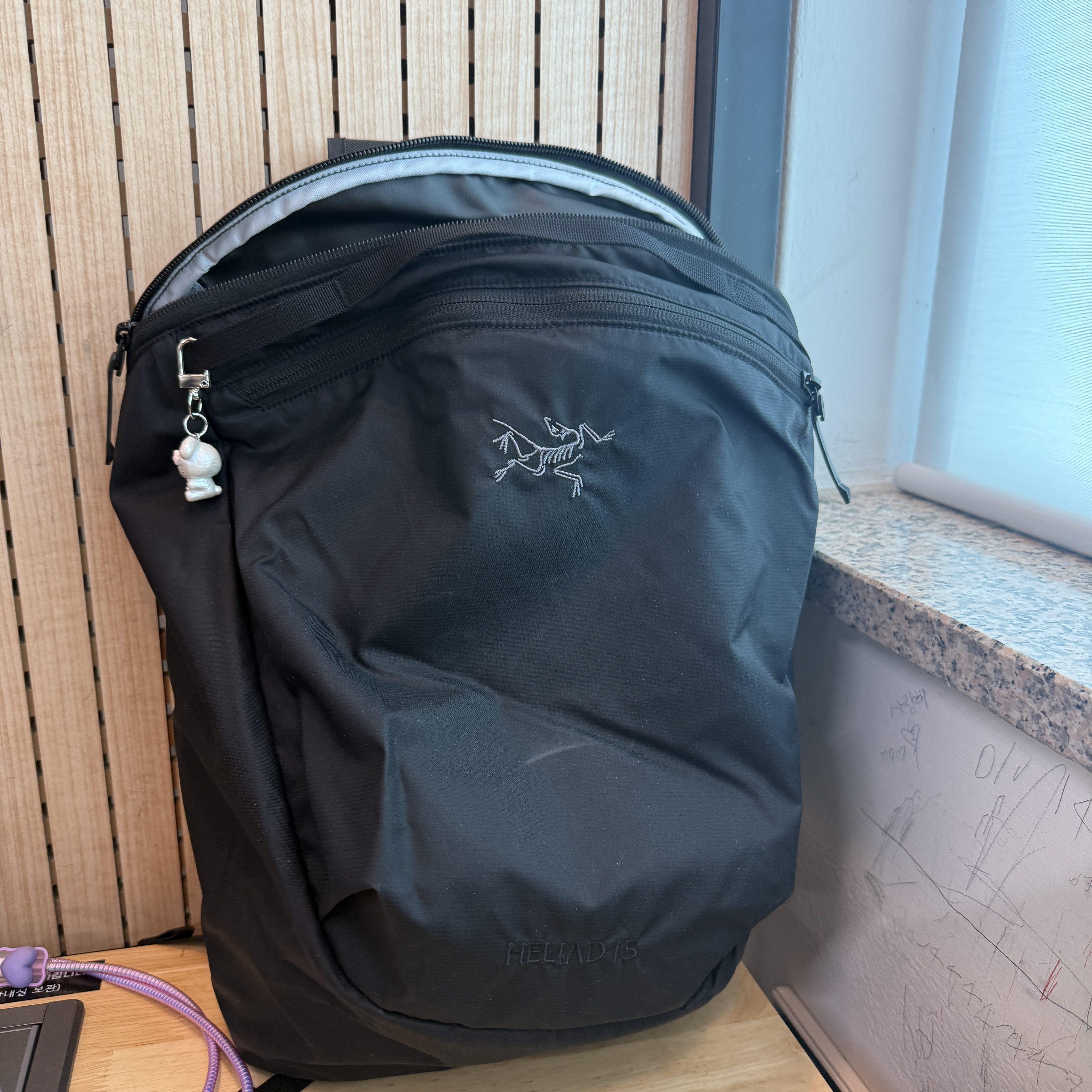 Arc'teryx Heliad 15 Backpack Black, Nike Legacy 91 Tech Cap Navy 착용 스타일 - 2