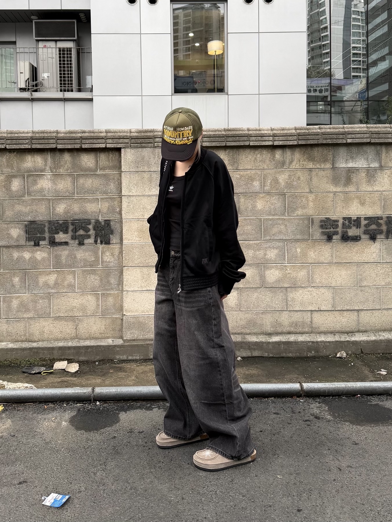 Millo Archive X Negative Three Crescendo Desert Mule Beige 착용 스타일