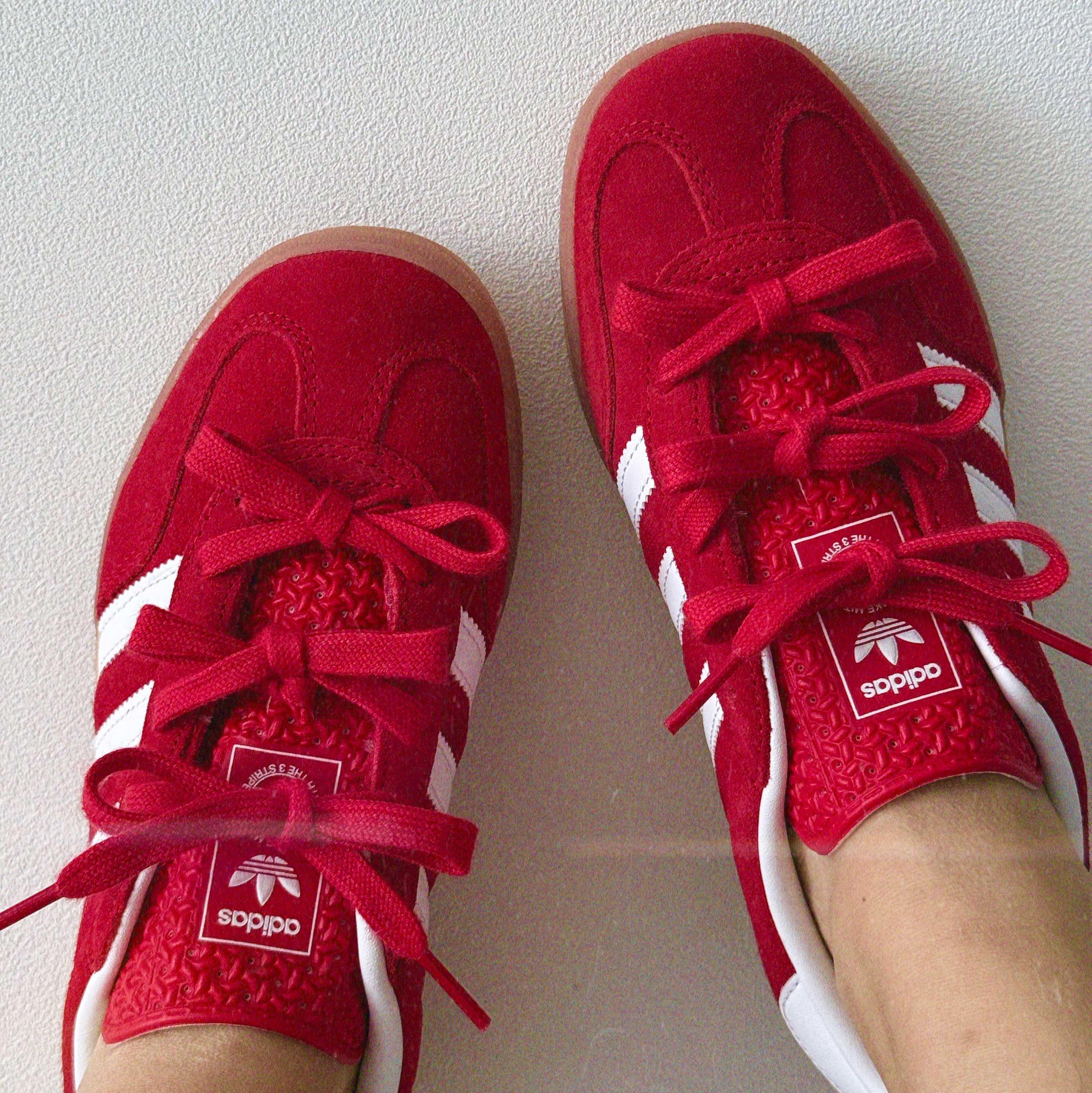Adidas Gazelle Indoor Better Scarlet Cloud White 착용 스타일