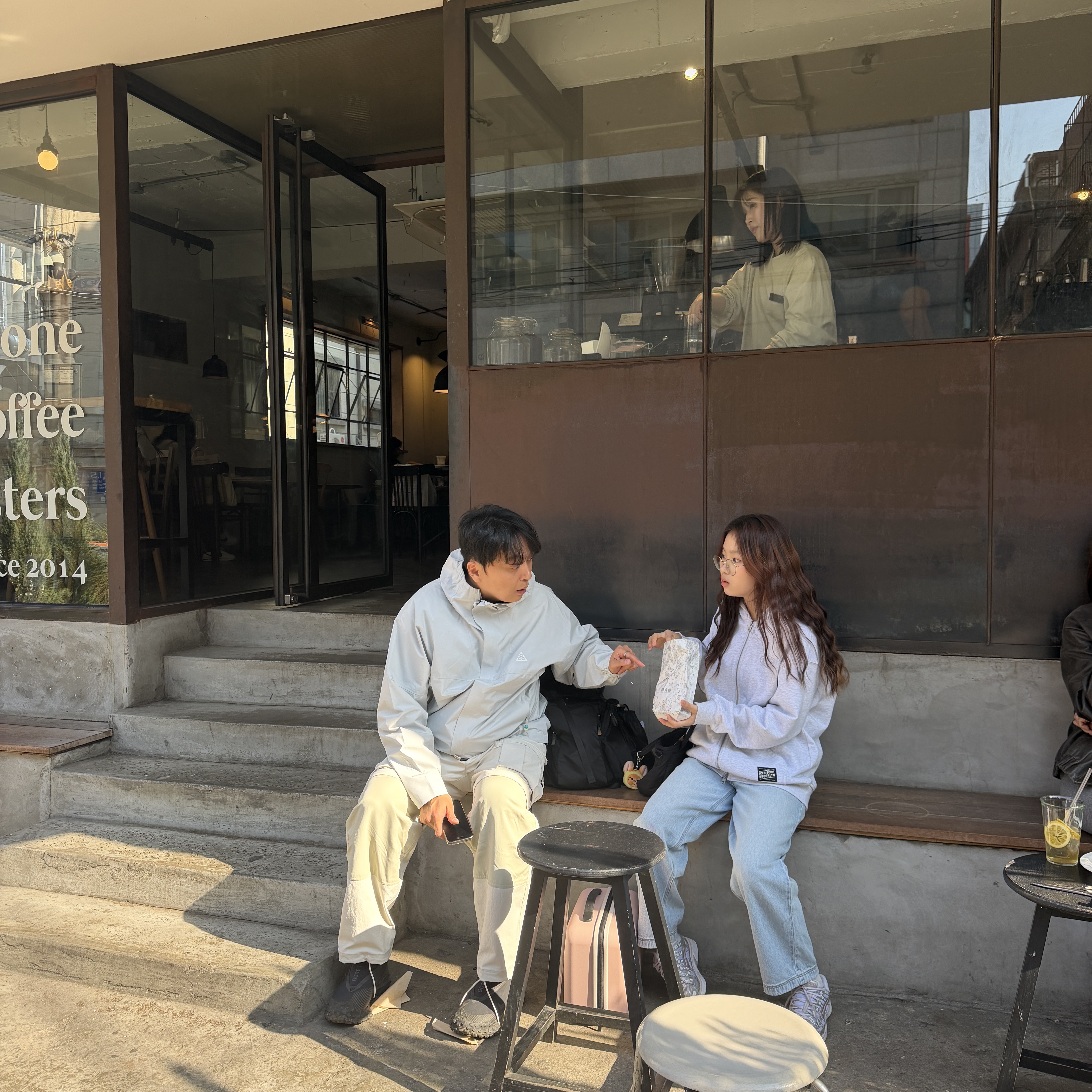 Nike ACG Storm-Fit ADV Cascade Rains Full Zip Jacket Photon Dust - Asia, Nike ACG Smith Summit Cargo Pants Light Bone - Asia 착용 스타일 - 2