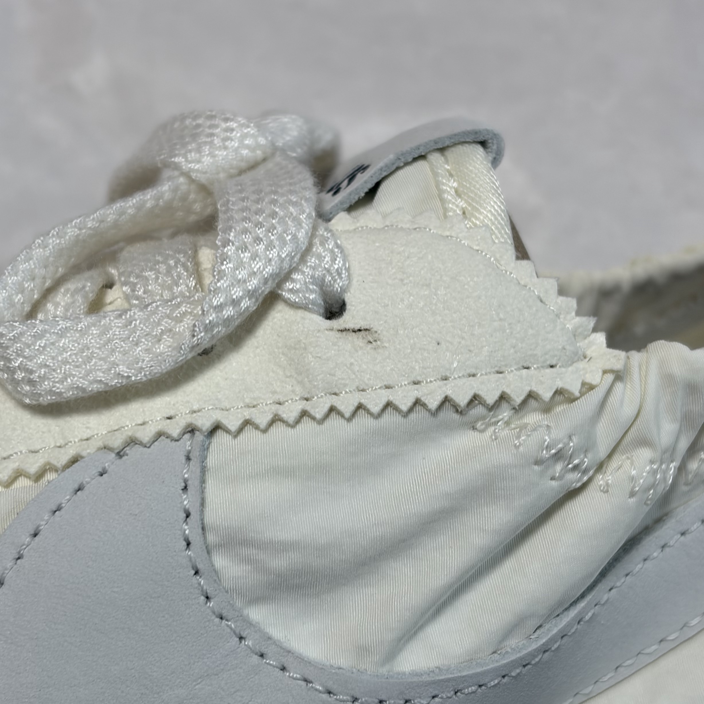 Nike x Jacquemus Moon Shoe SP Soft Pearl Sail 착용 스타일 - 1