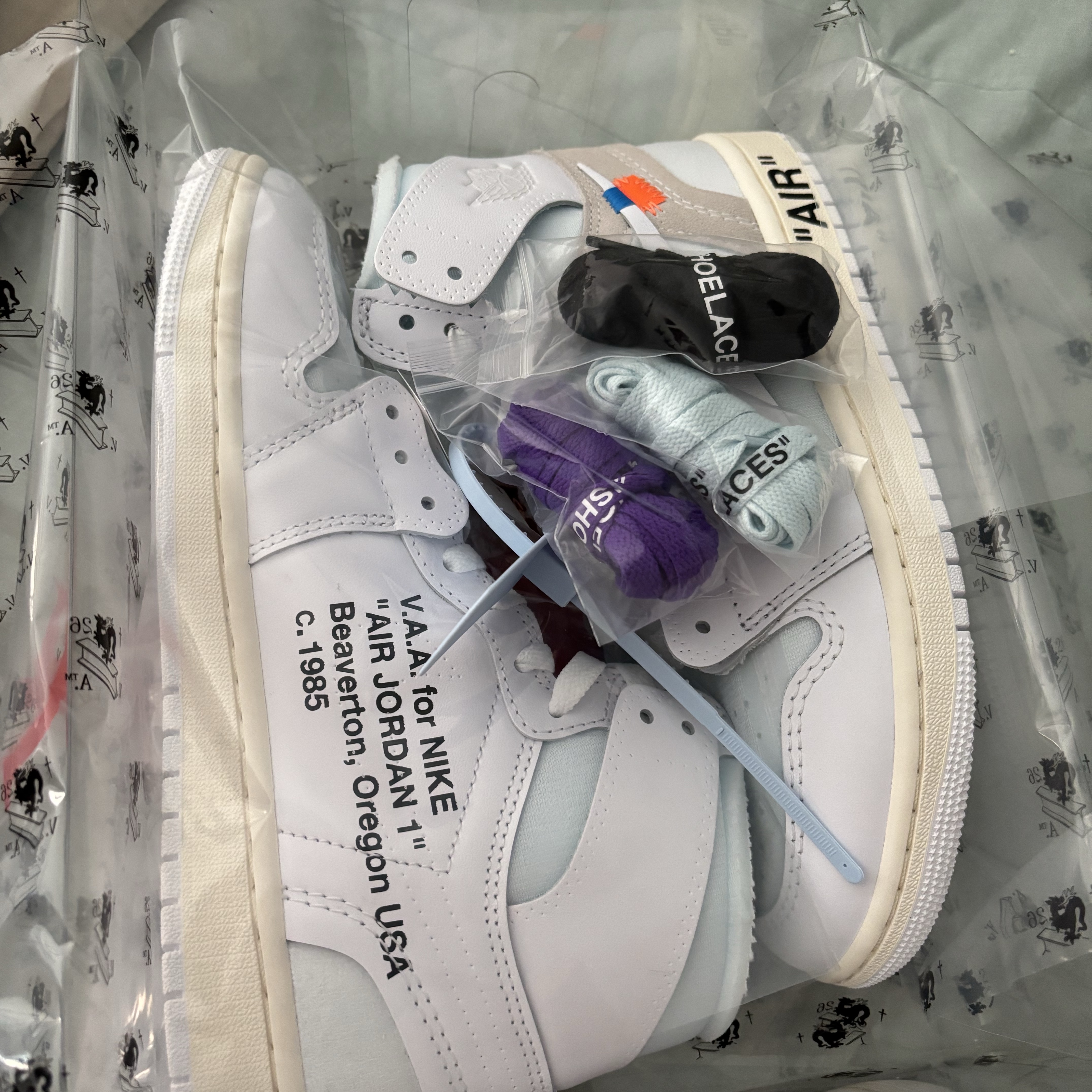 Jordan 1 x Virgil Abloh Archive Retro High Alaska White 착용 스타일