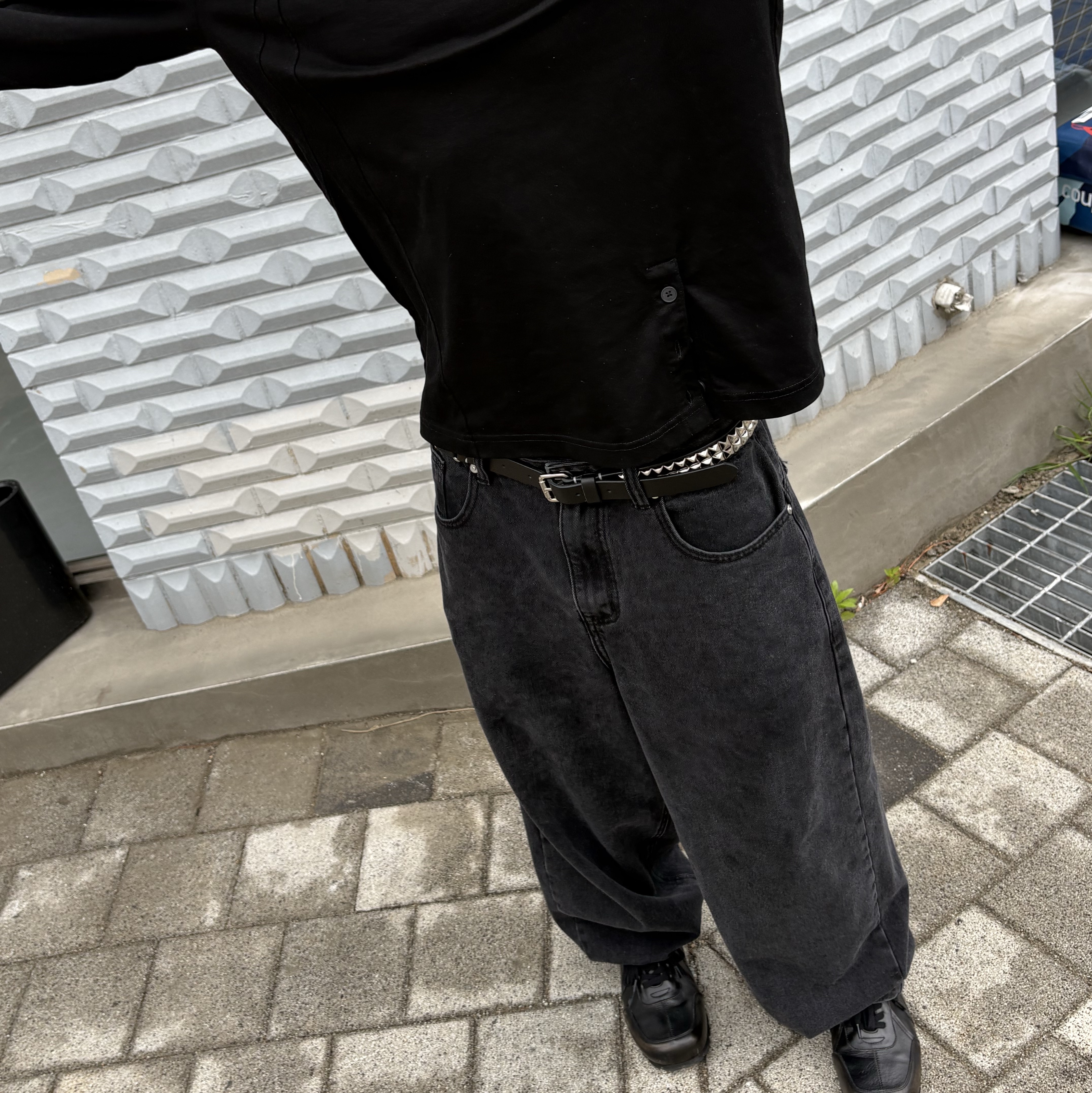Prada Symbole Sunglasses Slate Gray Lenses Alternative fit, NOMANUAL Raw Vision Denim Pants Washed Black 착용 스타일 - 3