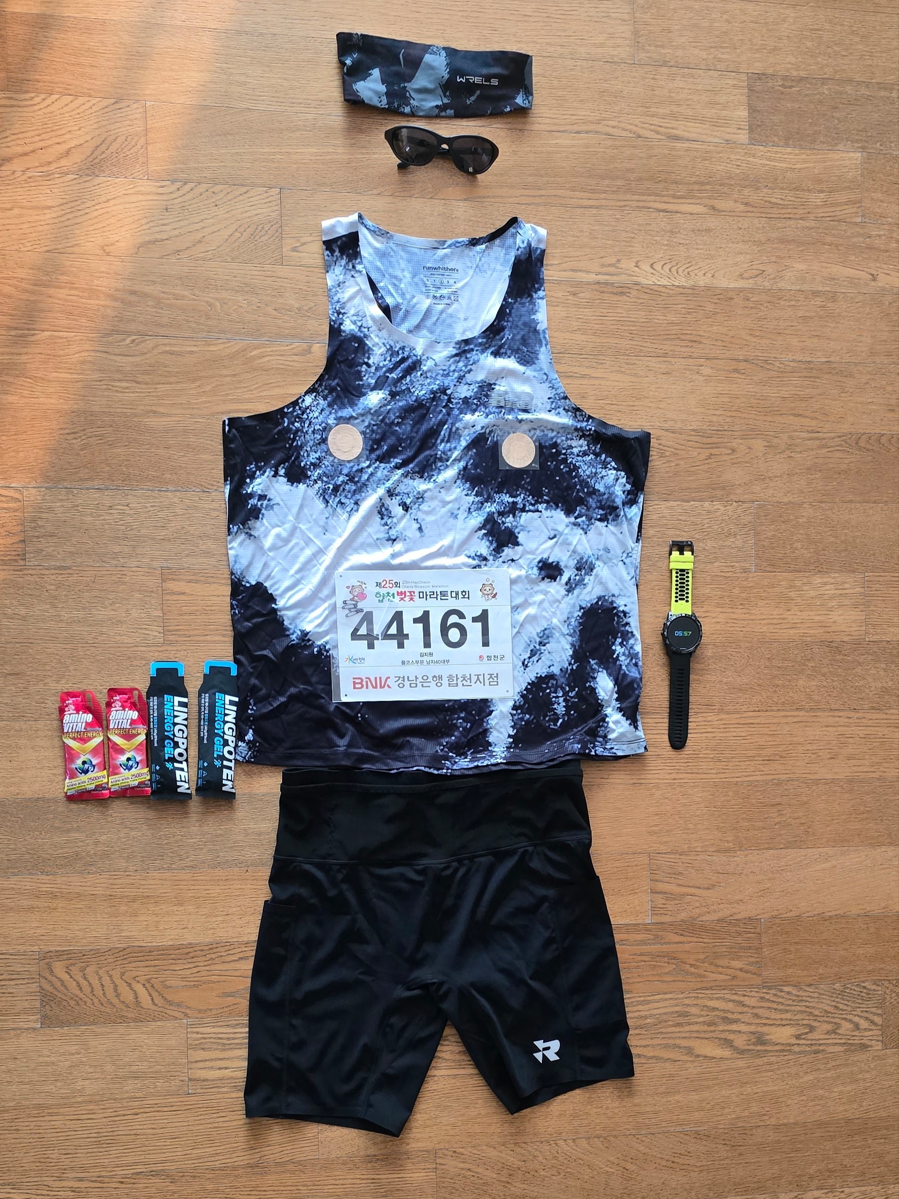 [KREAM 단독] runwhither Race Seamless Singlet Heima 착용 스타일 - 1
