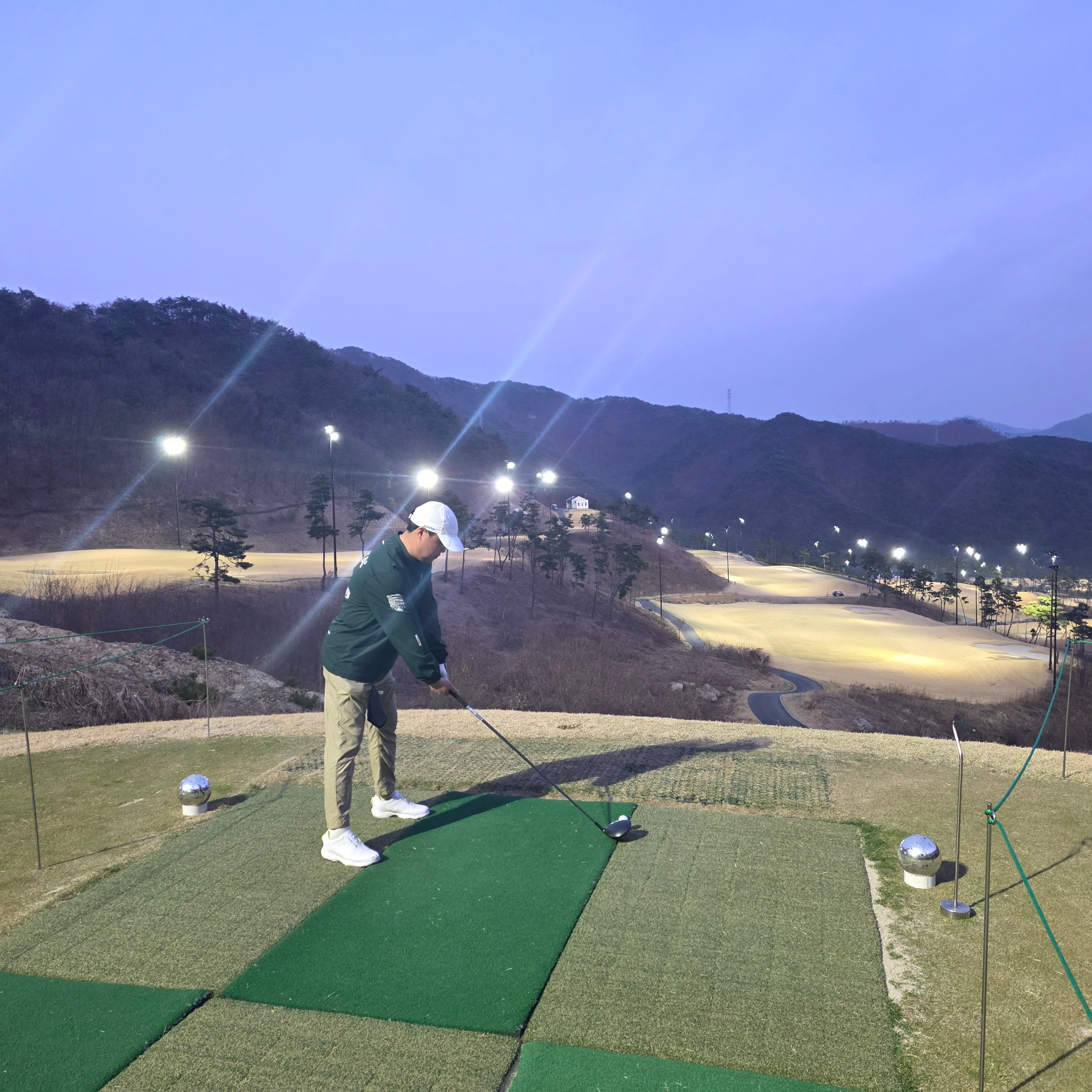 Nike x Drake Nocta Club Cap White, Nike x Drake Nocta Golf Crewneck Top Green - US/EU 착용 스타일