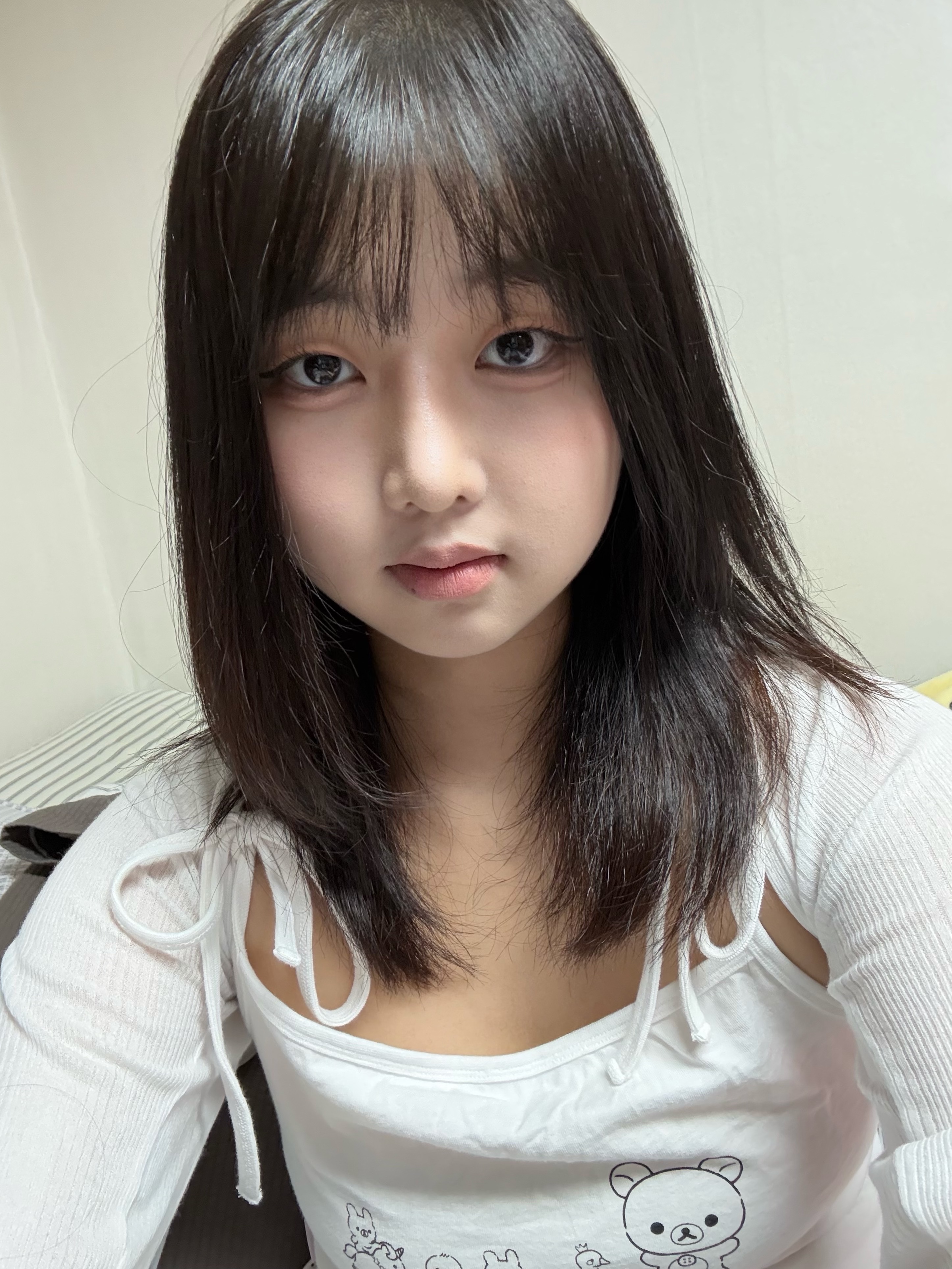 (W) hugyourskin Babydoll Korilakkuma Sleeveless White, (W) hugyourskin Korilakkuma Washed Jeans Dark 착용 스타일 - 3