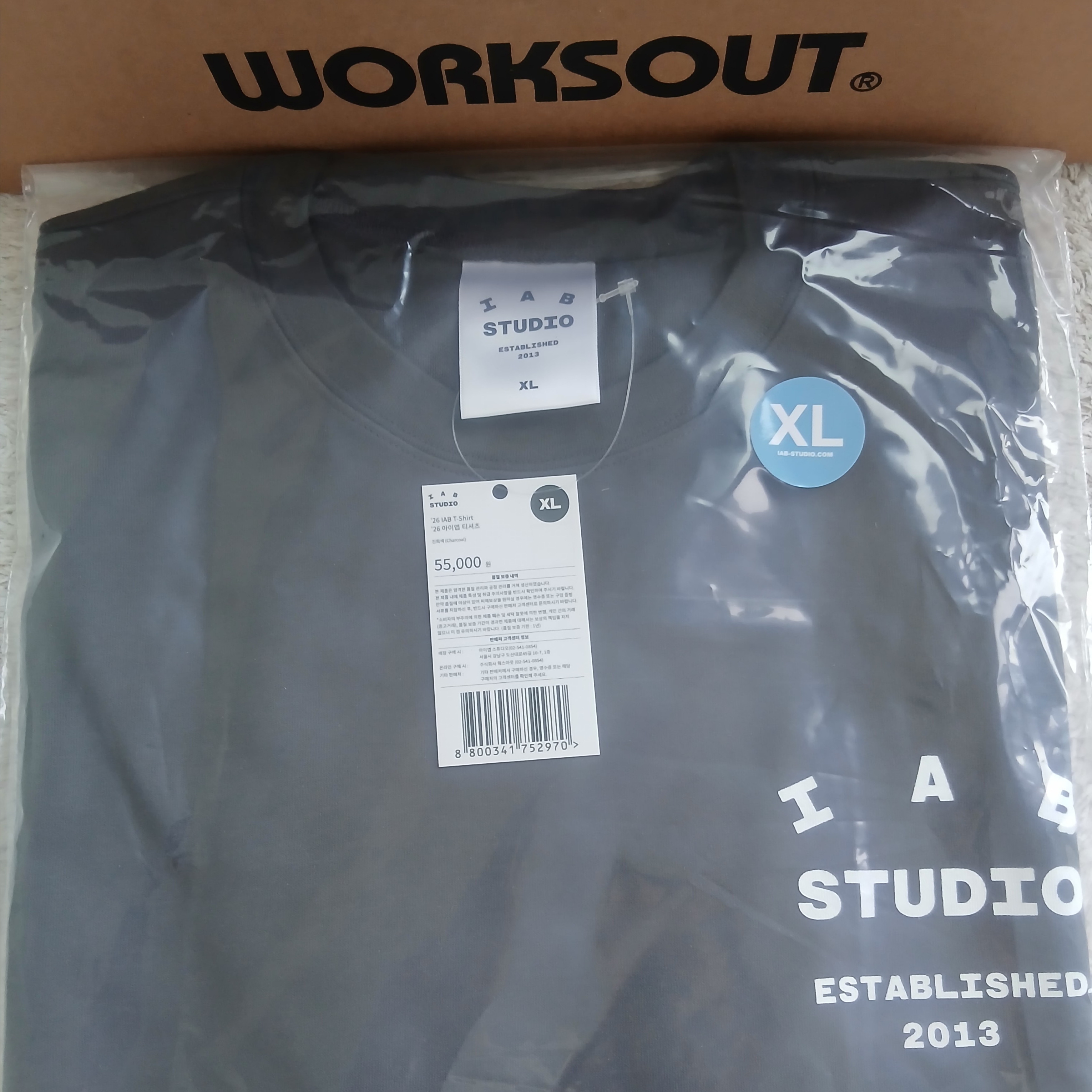 IAB Studio 26 IAB T-Shirt Charcoal White 착용 스타일 - 7
