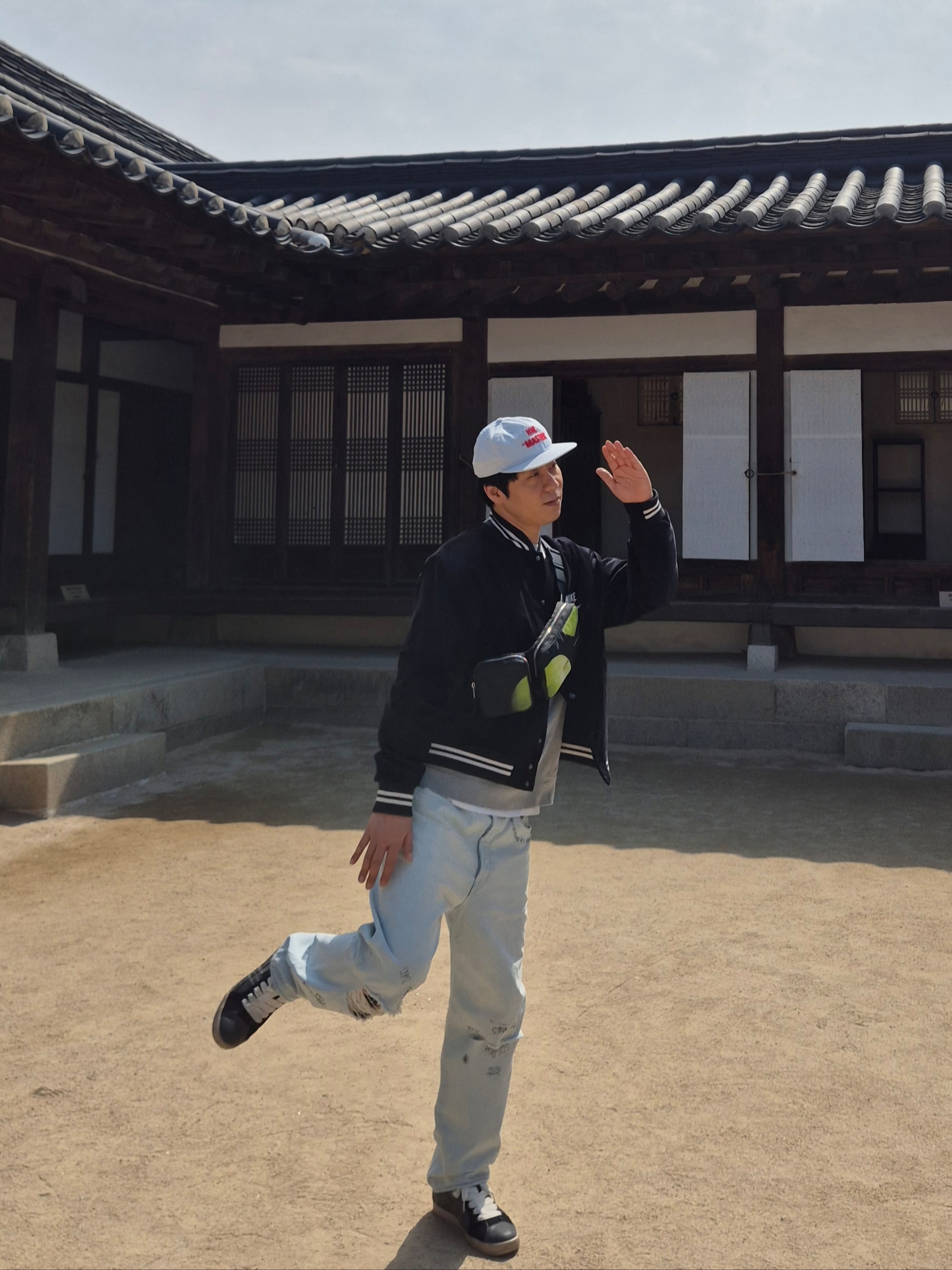 A.P.C. VPC Sweatshirt Heather Grey, (W) A.P.C. VPC Viva Sweatshirt Heather Grey 착용 스타일 - 1
