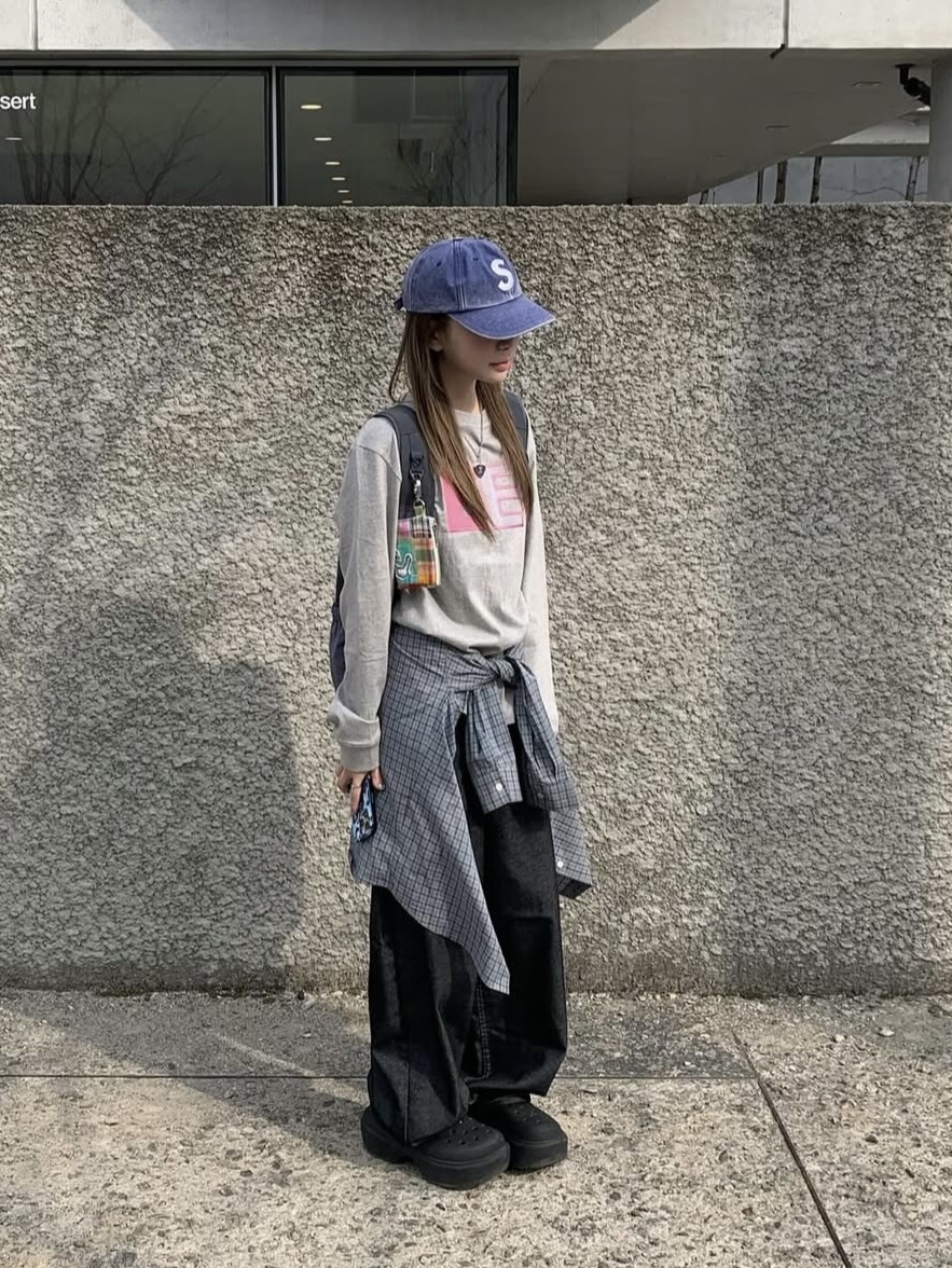 Supreme Pigment Canvas S Logo 6-Panel Navy - 23SS, Crocs Stomp Clog Black 착용 스타일 - 2