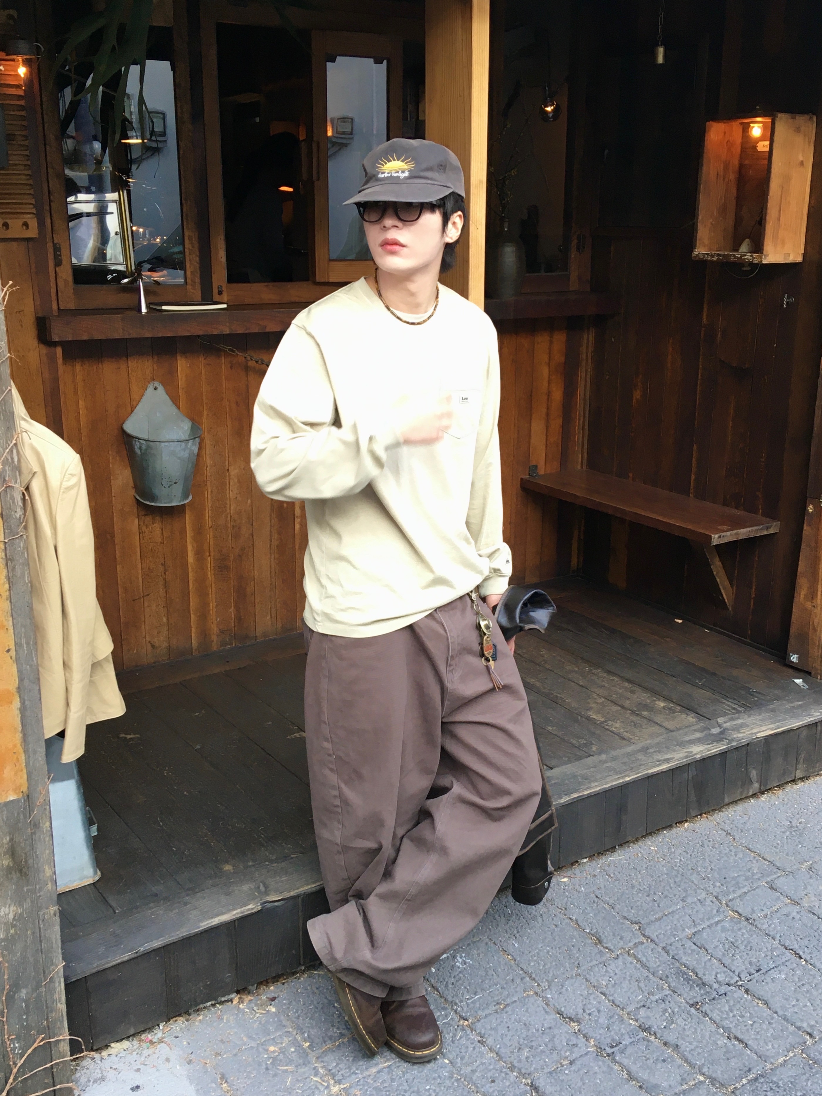 Dr. Martens 1461 Crazy Horse Dark Brown 착용 스타일 - 1