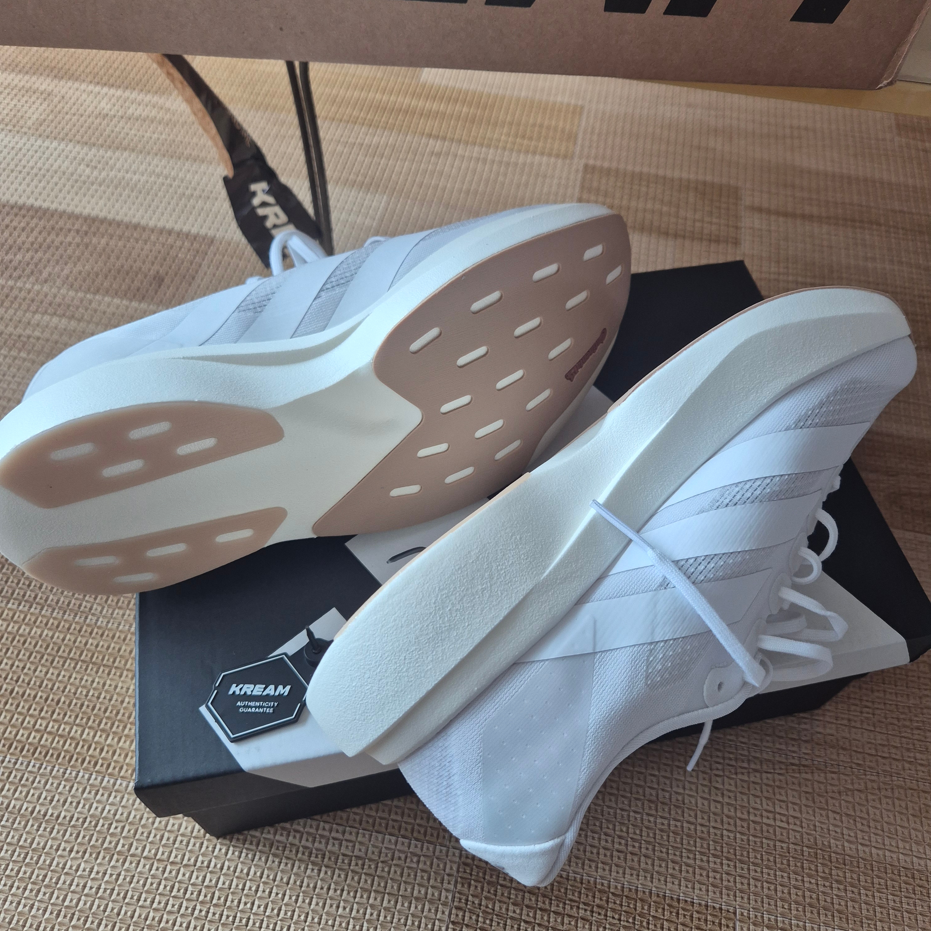 Adidas Adizero EVO SL White Warm Sandstone 착용 스타일