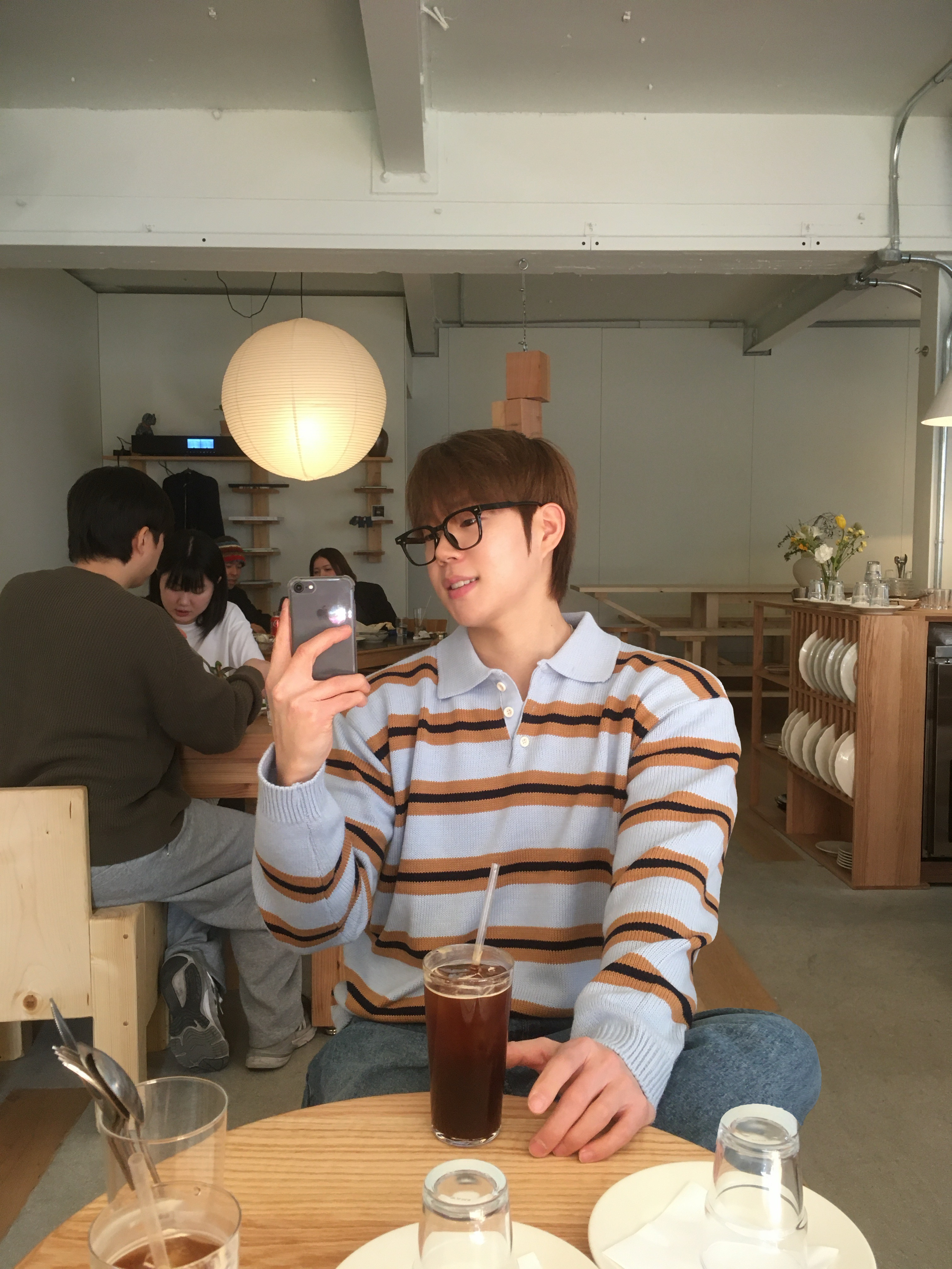 Cartier Tank Must Watch Large Quartz Steel Calfskin Black 착용 스타일 - 2