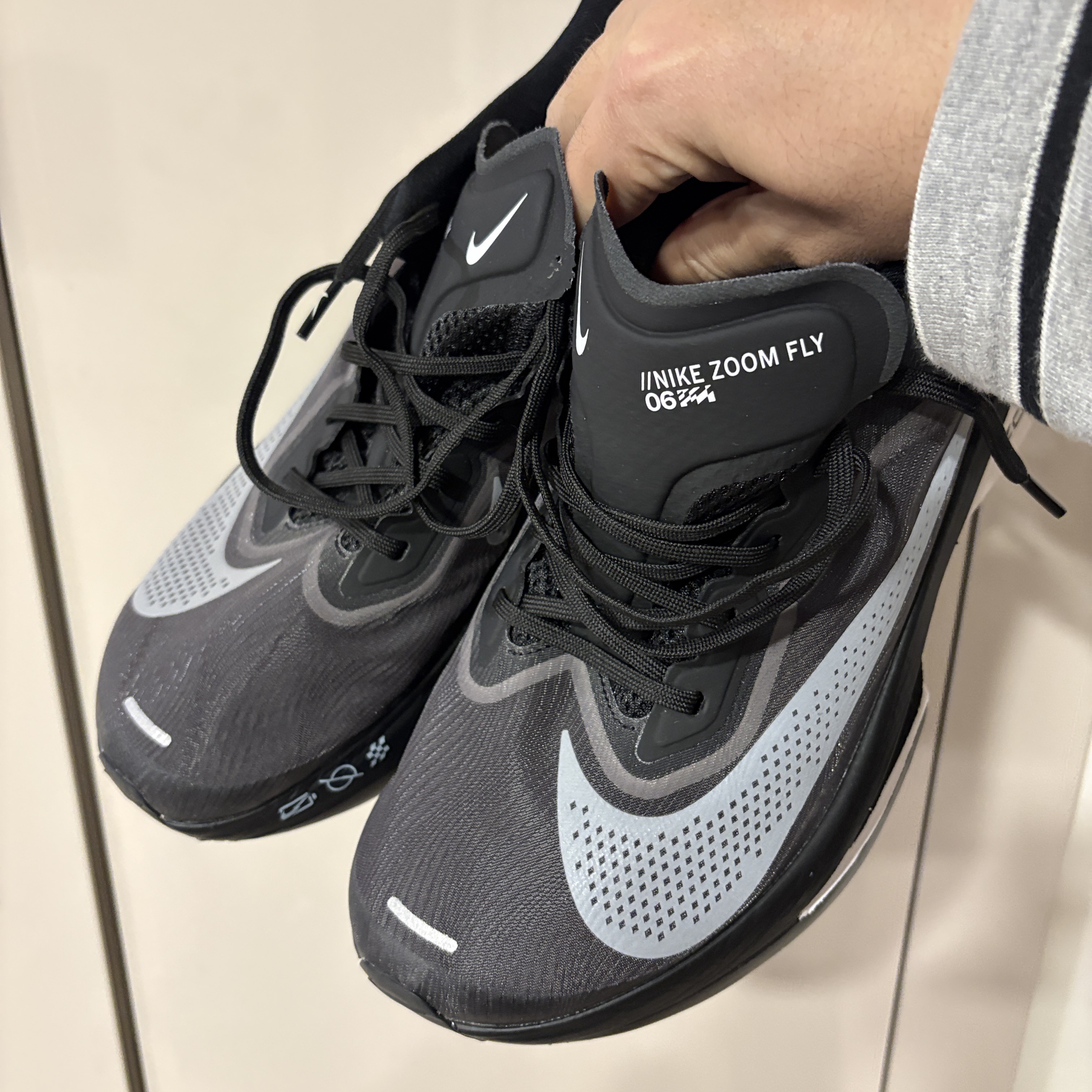 Nike Zoom Fly 6 Black Light Smoke Grey 착용 스타일 - 1