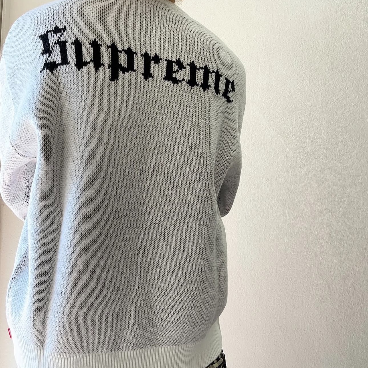 Supreme Snow White Sweater White - 24FW 착용 스타일 - 2