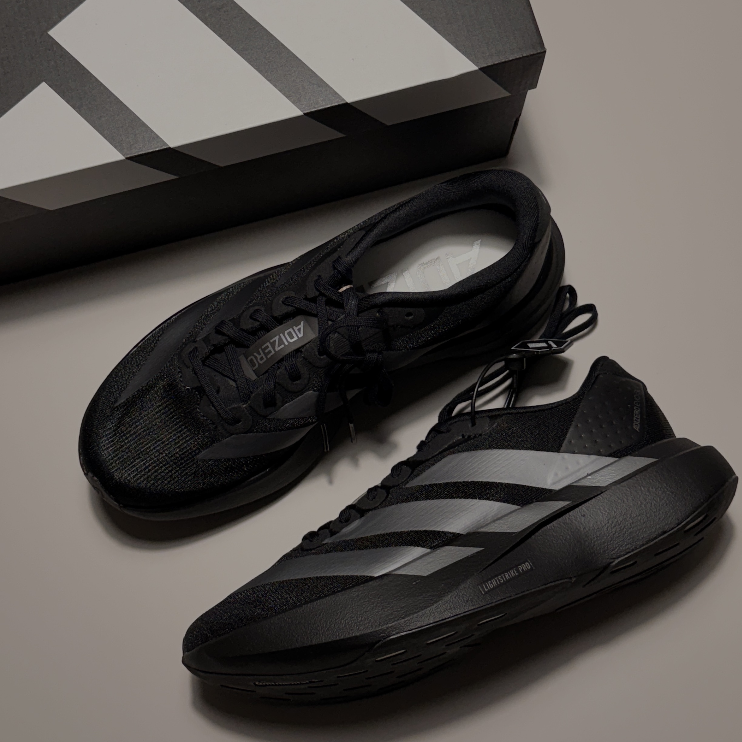 (W) Adidas Adizero EVO SL Core Black Iron Metallic 착용 스타일