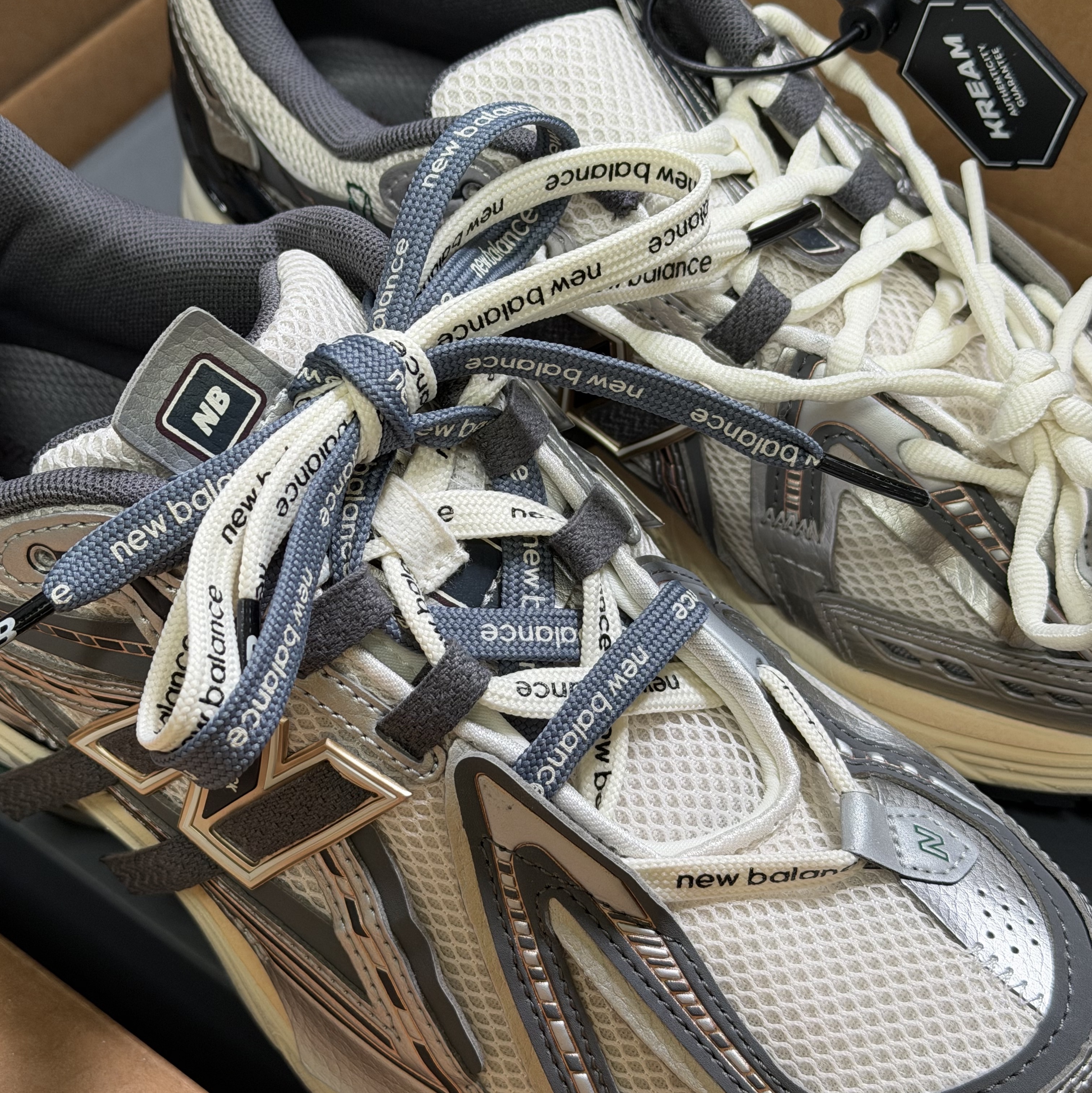 New Balance 1906A Silver Metallic Castlerock 착용 스타일