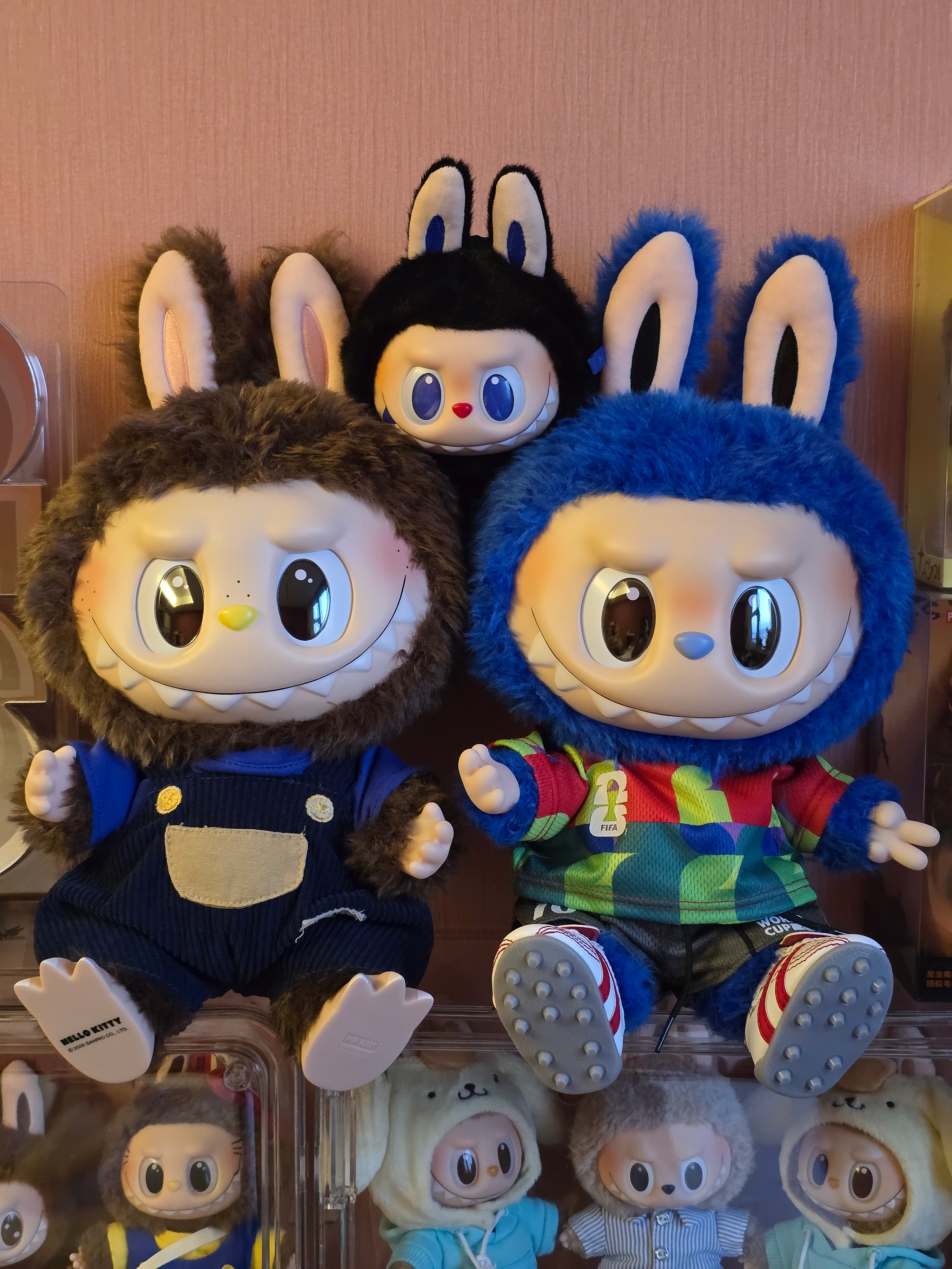 Pop Mart Labubu The Monsters x Hello Kitty And Friends Series Plush Pendant Classic Hello Kitty (Opened Case), Pop Mart Labubu The Monsters x Hello Kitty And Friends Series Vinyl Plush Pendant Sealed Case (6 Blind Boxes) 착용 스타일