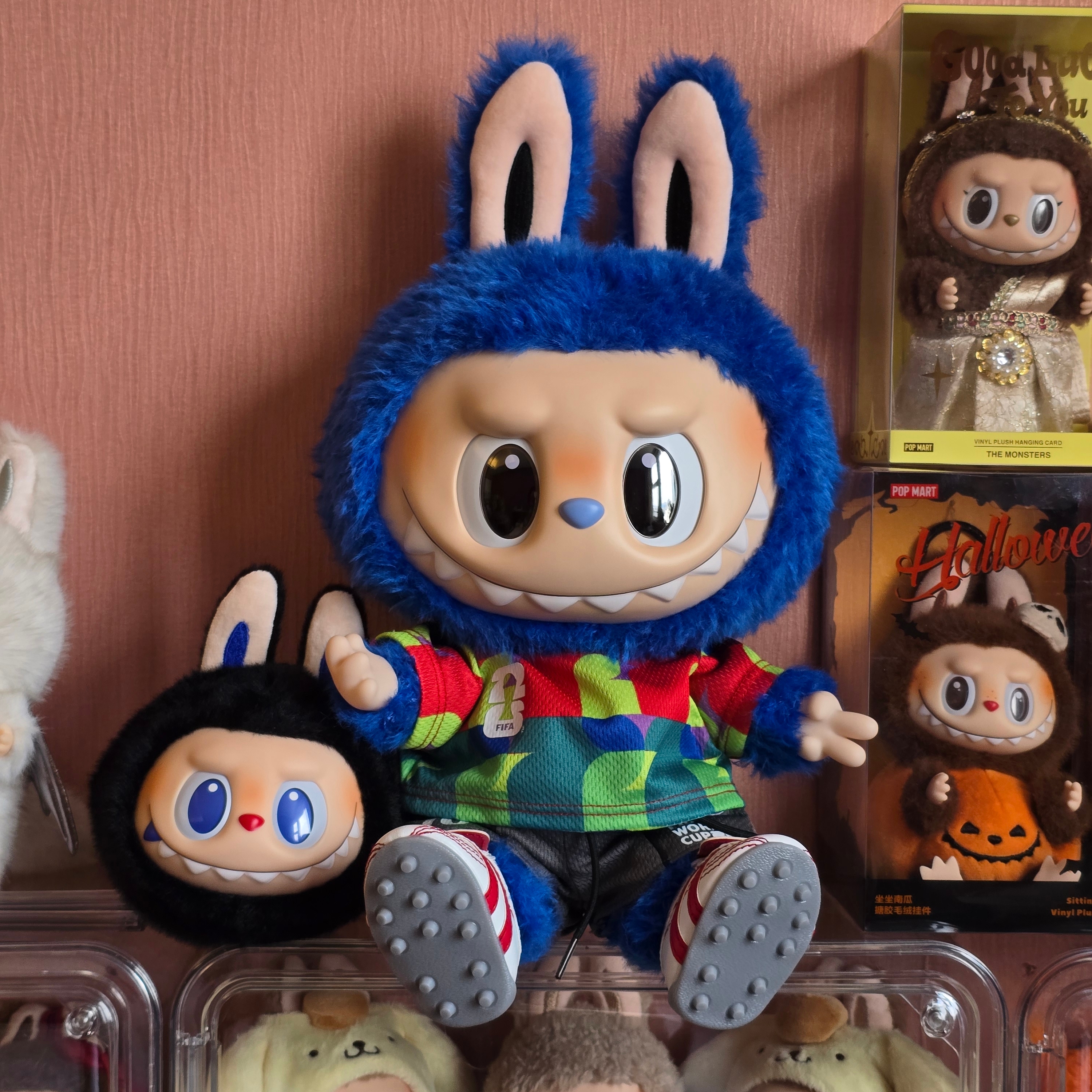 Pop Mart Labubu The Monsters x Hello Kitty And Friends Series Plush Pendant Classic Hello Kitty (Opened Case), Pop Mart Labubu Halloween Party Series Pumpkin Toy Keyring 착용 스타일