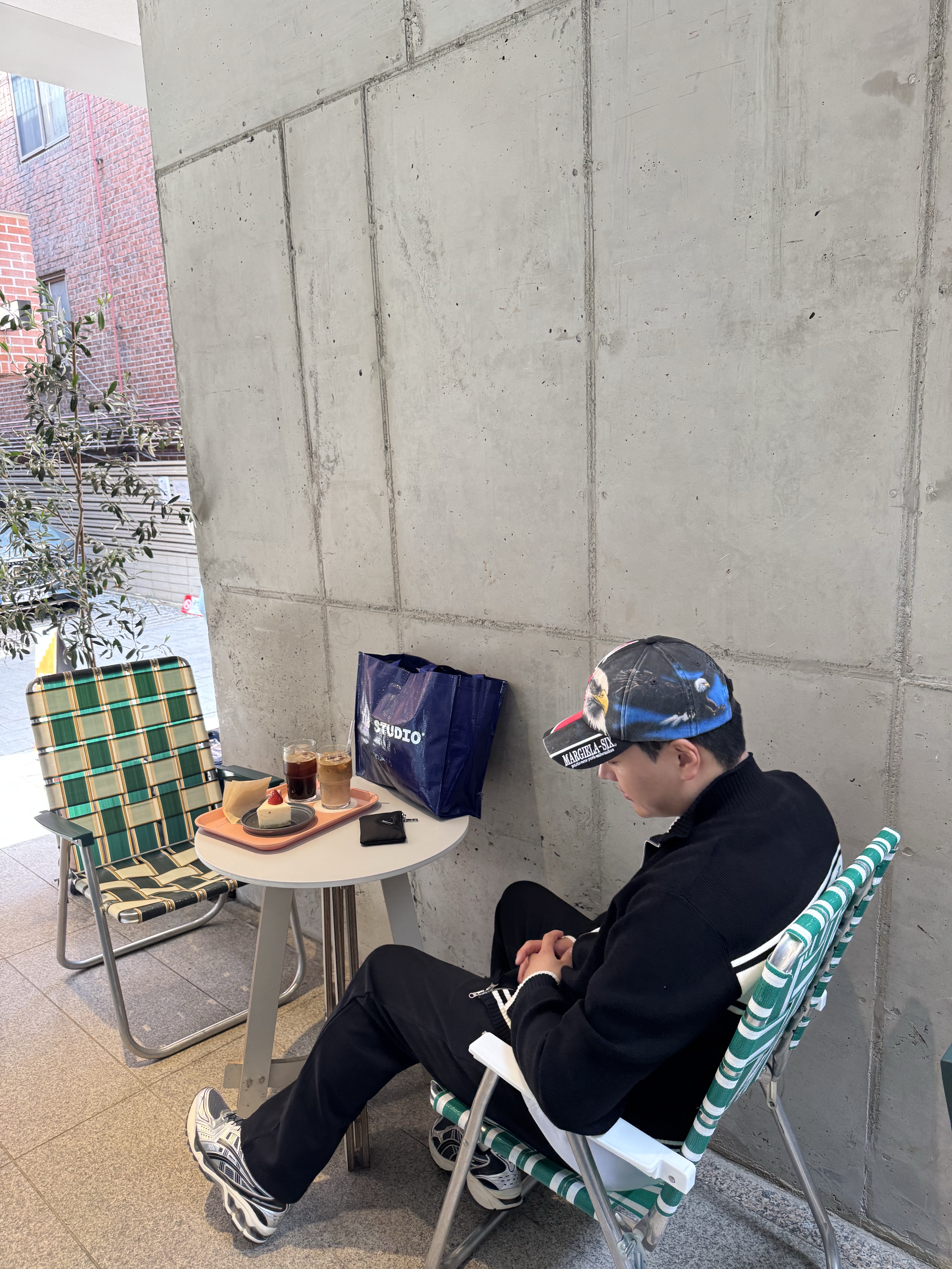 Matin Kim Spell Point Stripe Knit Cardigan Black, Supreme x MM6 Maison Margiela Split 6-Panel Black - 26SS 착용 스타일 - 3
