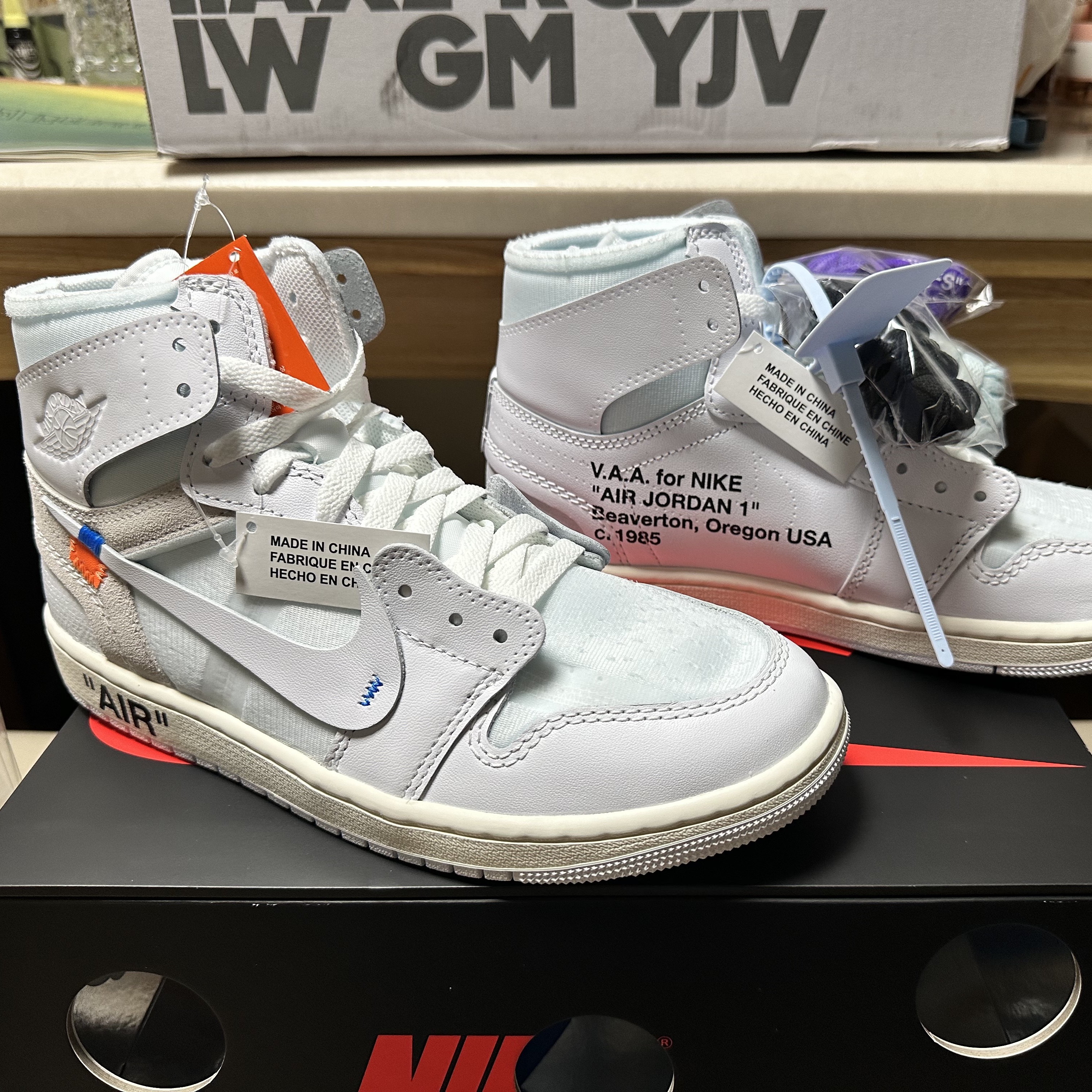 Jordan 1 x Virgil Abloh Archive Retro High Alaska White 착용 스타일 - 7