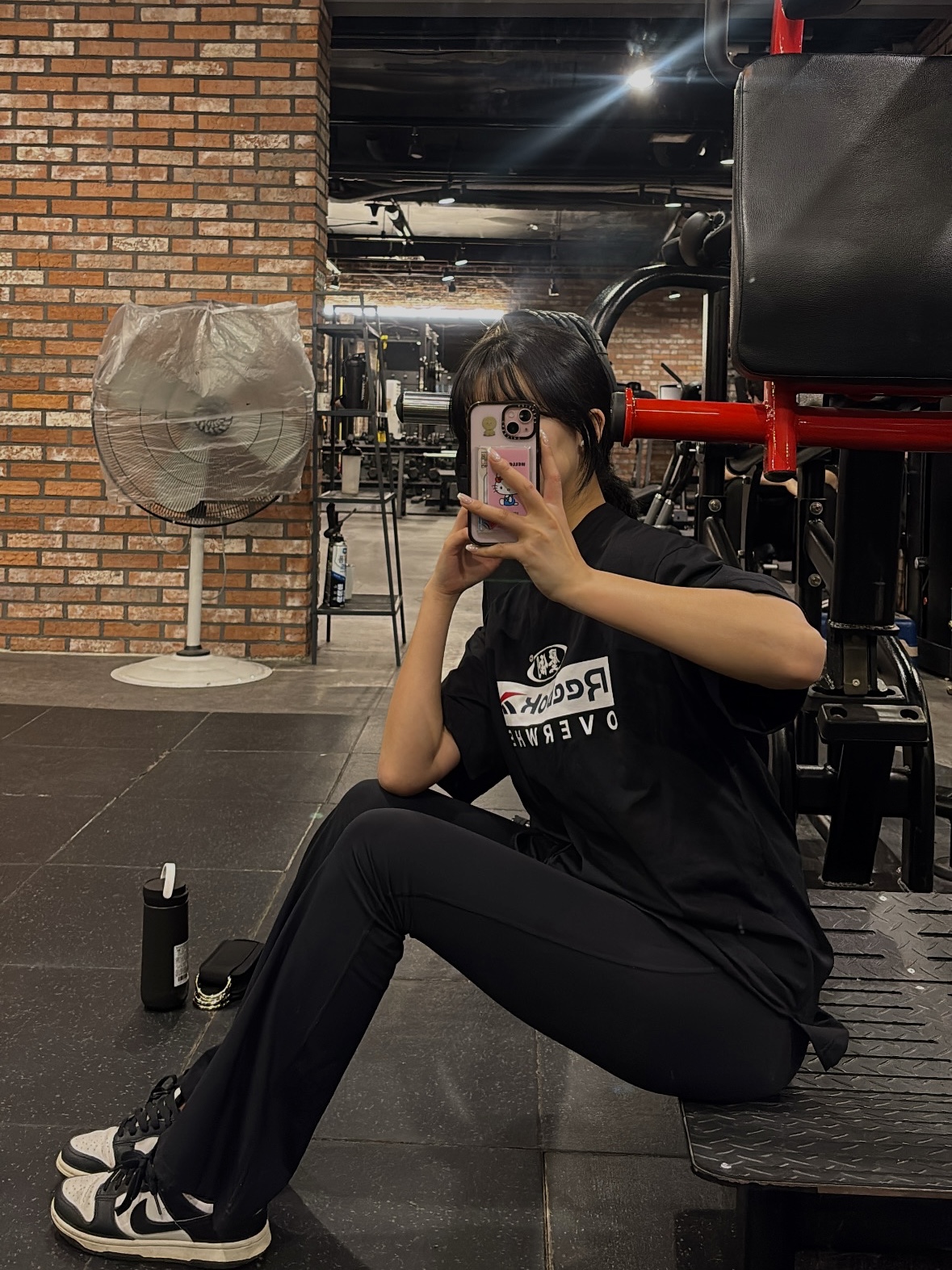 [예약배송] Reebok × Overwhelm Short-Sleeve Tee Black, (W) Nike Dunk Low Black 착용 스타일