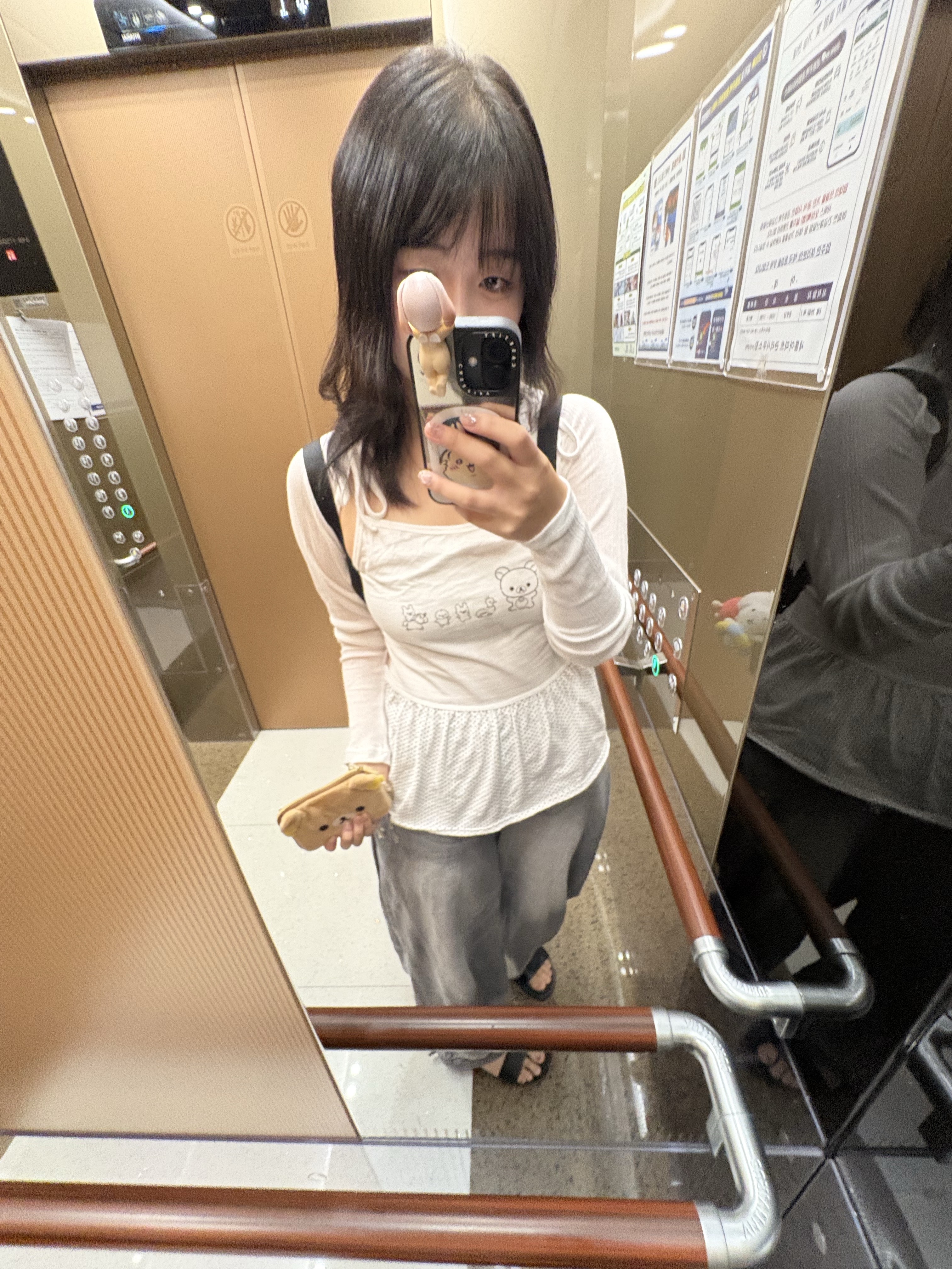 (W) hugyourskin Babydoll Korilakkuma Sleeveless White, (W) hugyourskin Korilakkuma Washed Jeans Dark 착용 스타일 - 1