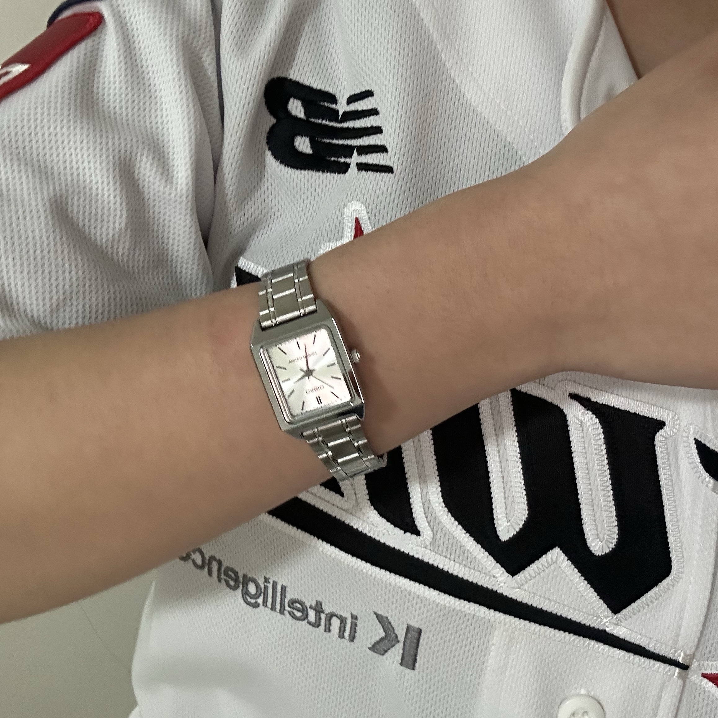 Casio LTP-V007D-7E, KT Wiz x New Balance 2025 Authentic Home Uniform White (Non Marking Ver.) 착용 스타일