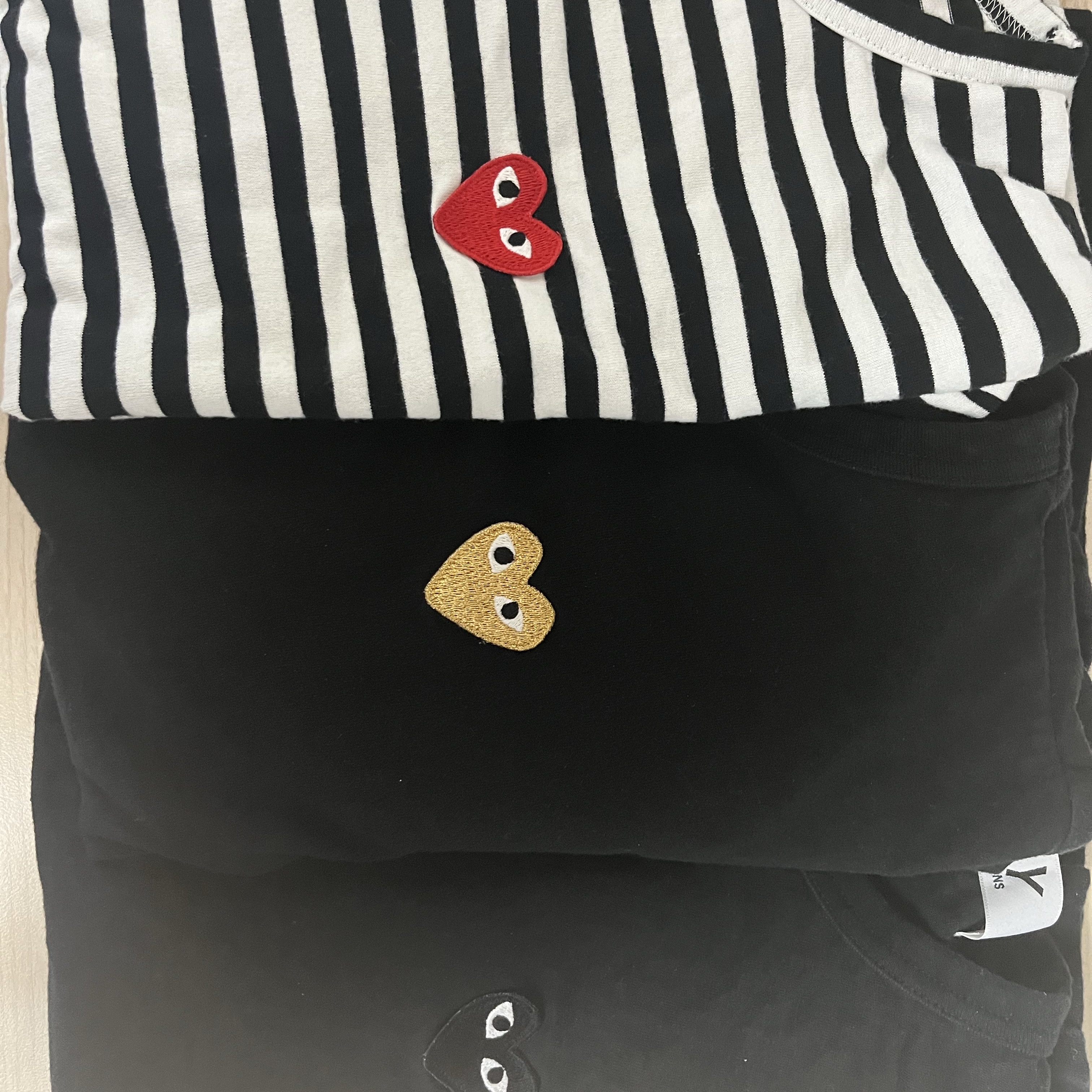 Play Comme des Garcons Striped LS T-Shirt Black White, Play Comme des Garcons Gold Heart T-Shirt Black 착용 스타일