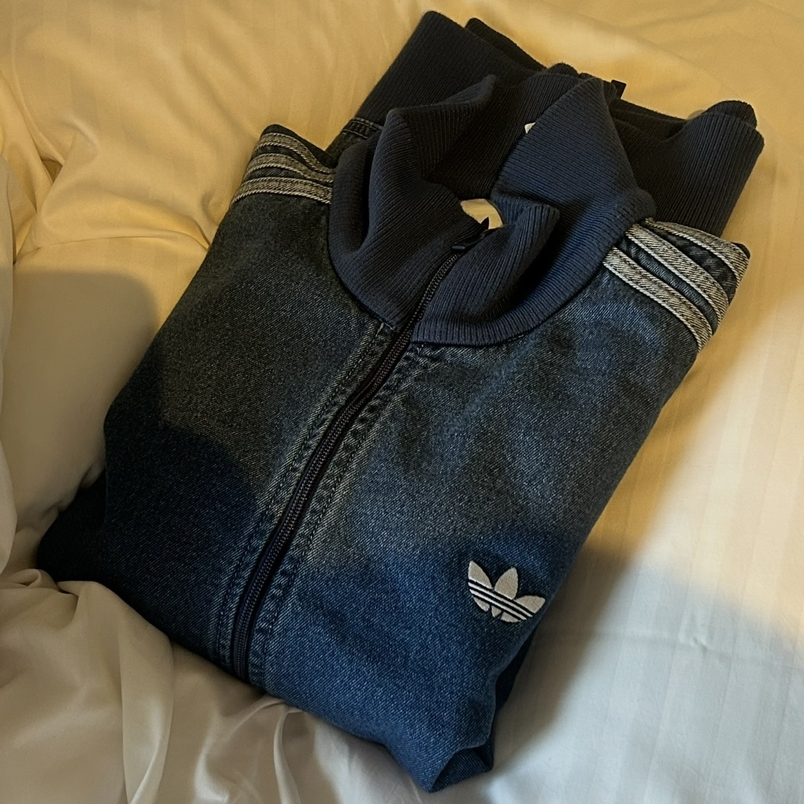 Adidas Adicolor Denim Firebird Track Top Medium Blue Denim - KR Sizing 착용 스타일 - 2