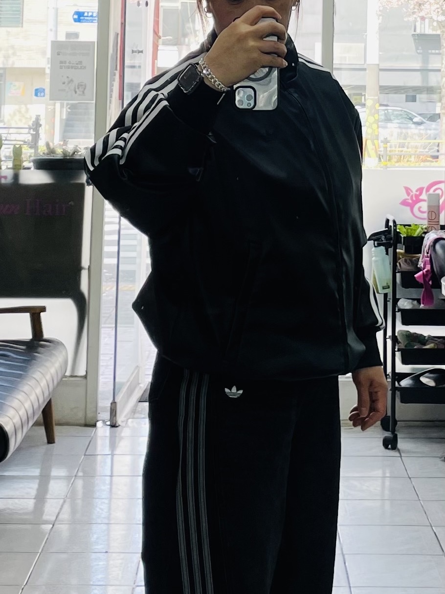 Adidas Pleather 3S Track Top Black - KR Sizing 착용 스타일 - 1