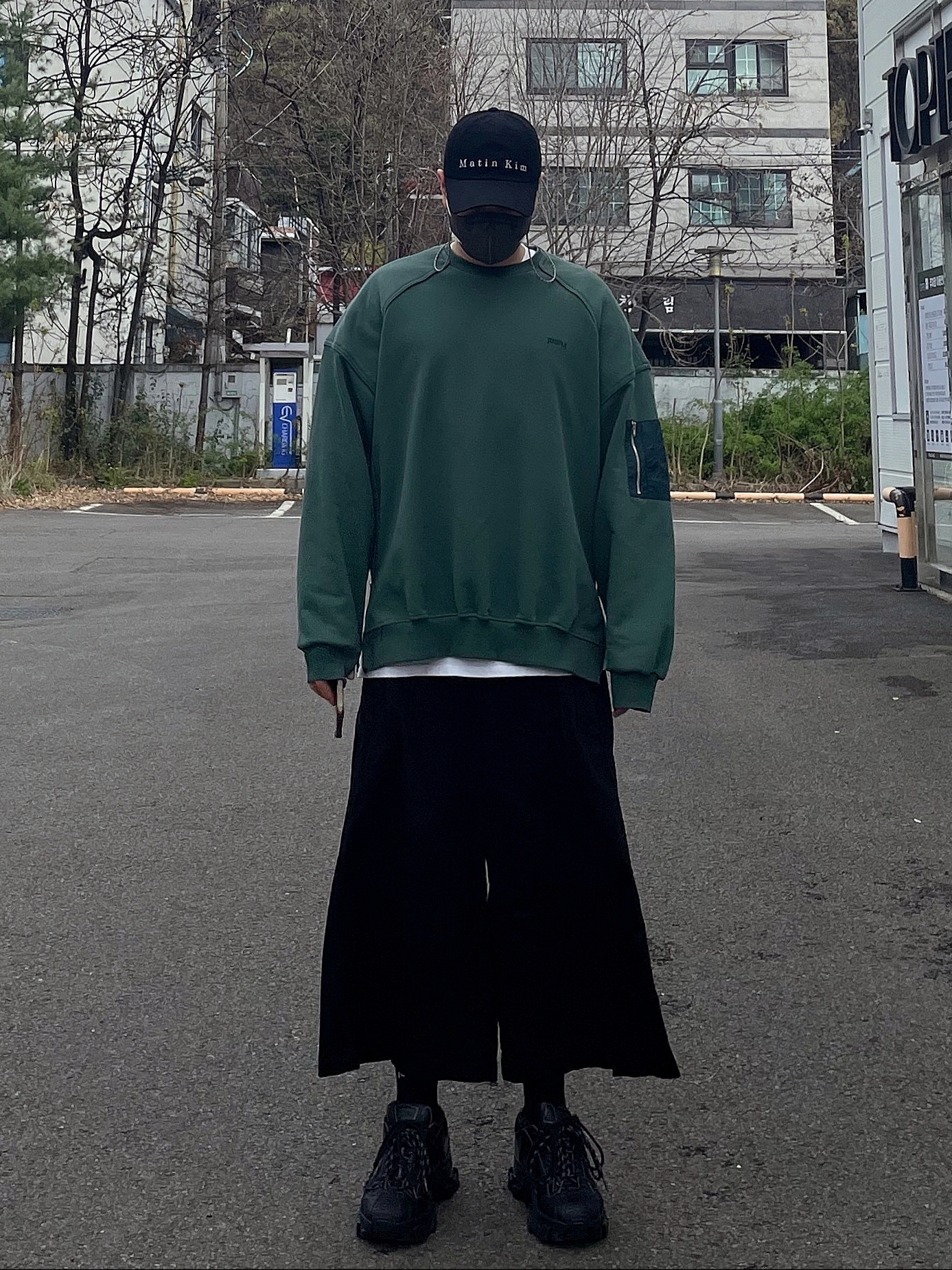 Matin Kim Matin Herringbone Typo Ball Cap Black, Sony WH-1000XM6 Midnight Blue (Korean Ver.) 착용 스타일 - 2