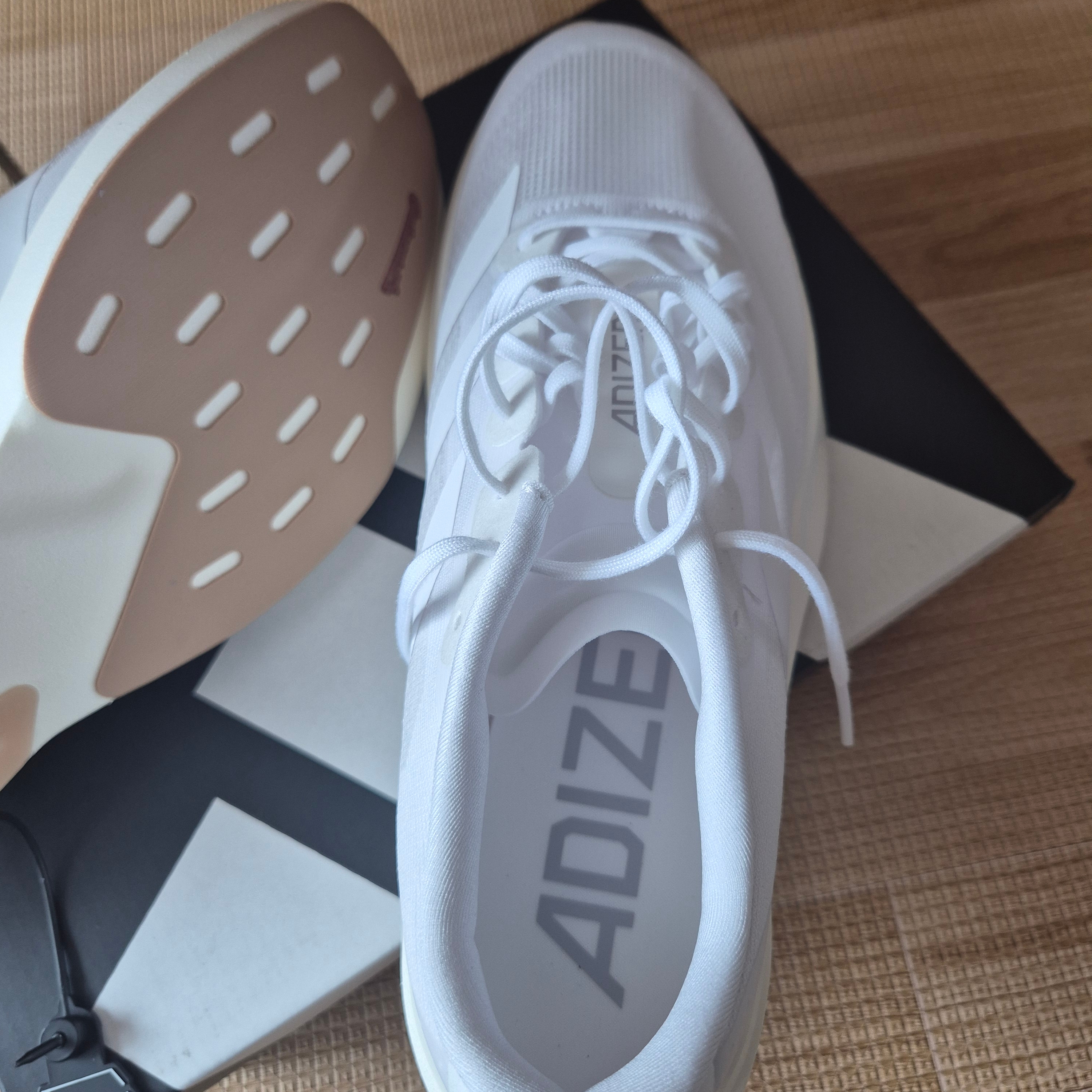 Adidas Adizero EVO SL White Warm Sandstone 착용 스타일