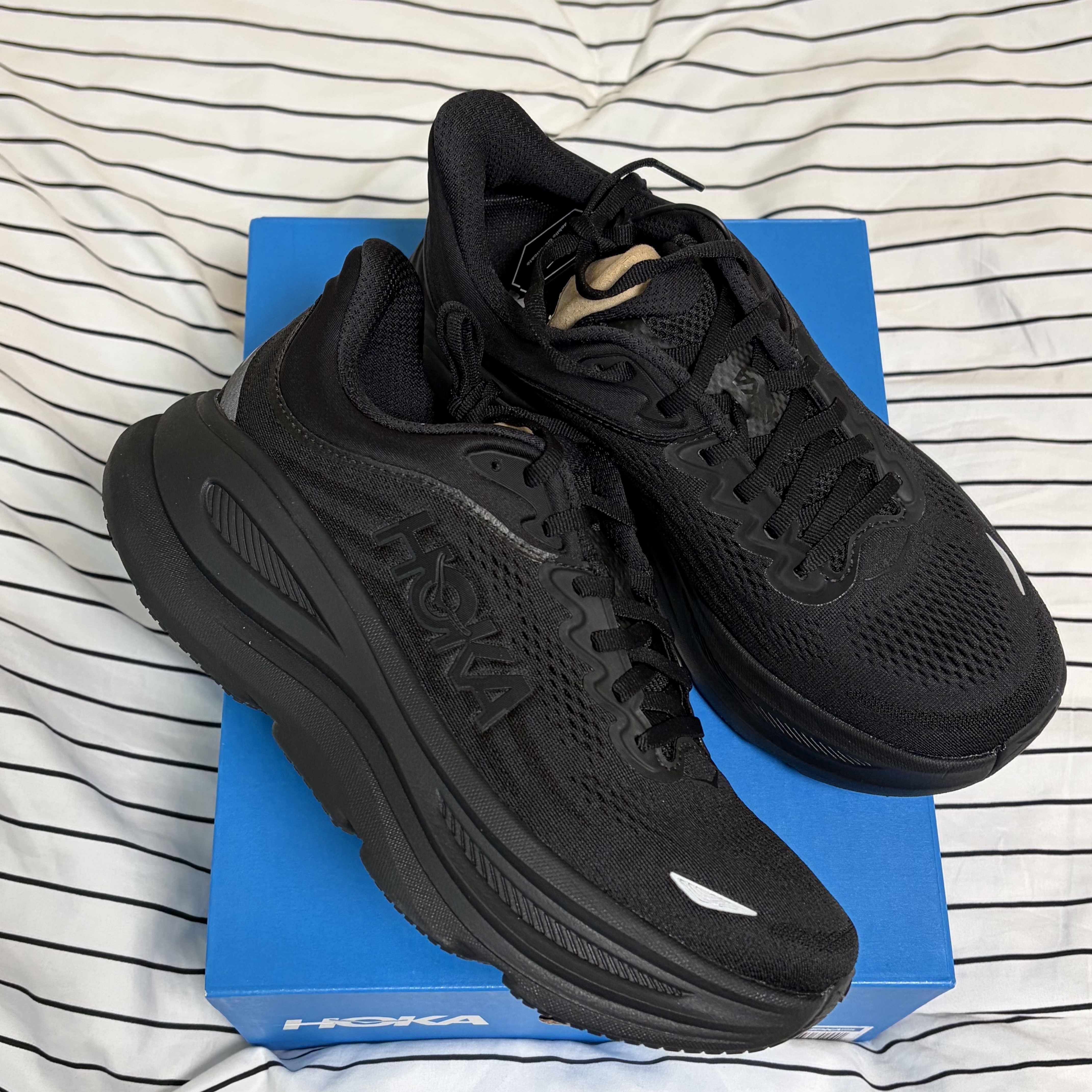 (W) Hoka Bondi 9 Black - Regular 착용 스타일 - 1