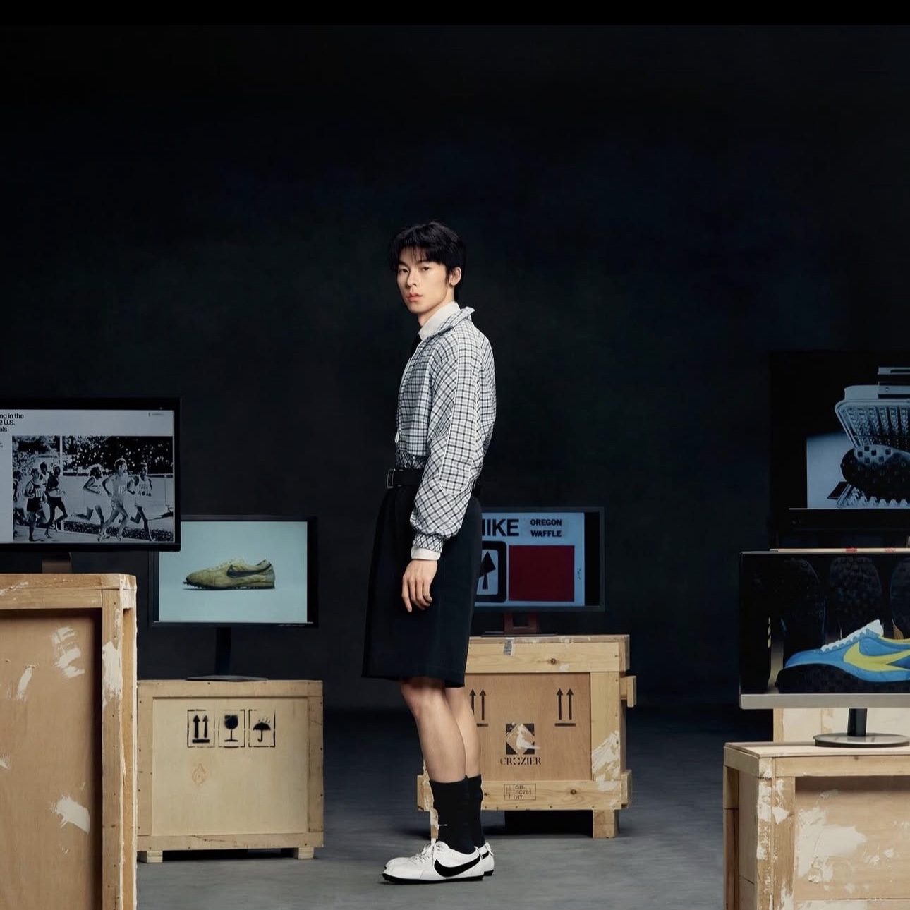 (W) Nike Moon Shoe Soft Pearl and Black 착용 스타일 - 4