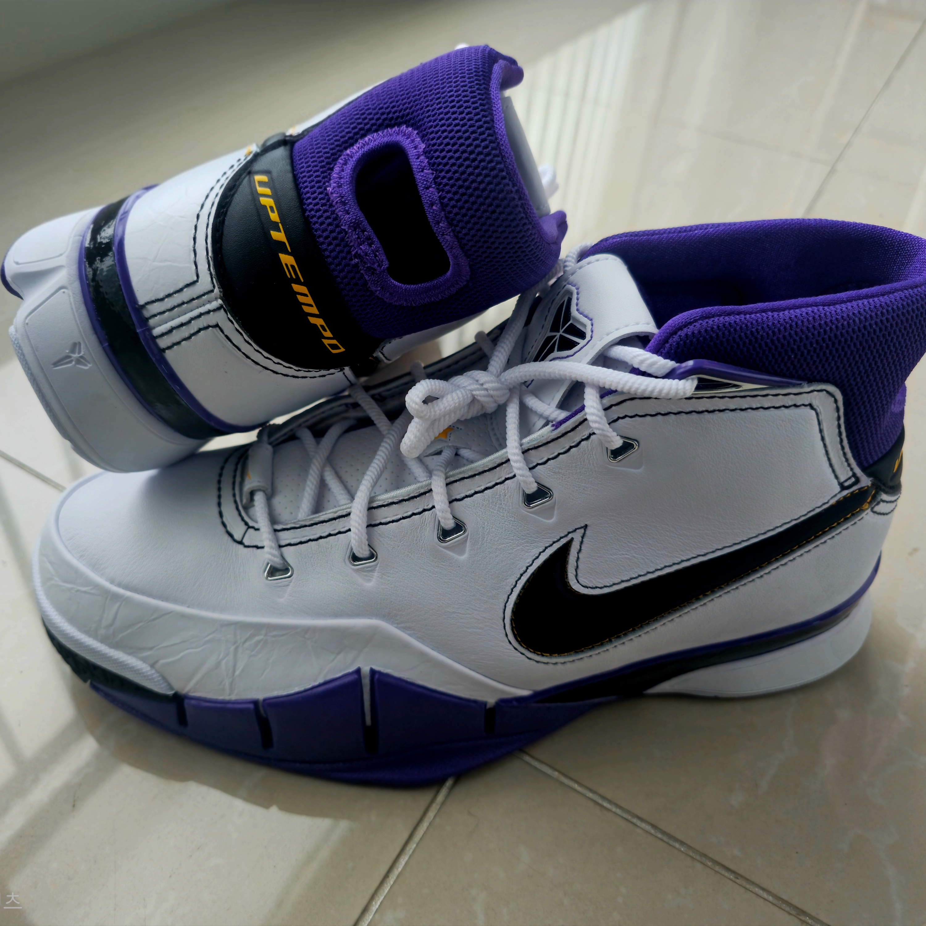Nike Kobe 1 Protro 81 Pt Game White Black 착용 스타일 - 1