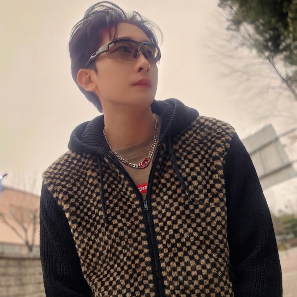 Supreme Checkerboard Faux Fur Zip Up Hooded Sweater Black - 26SS 착용 스타일