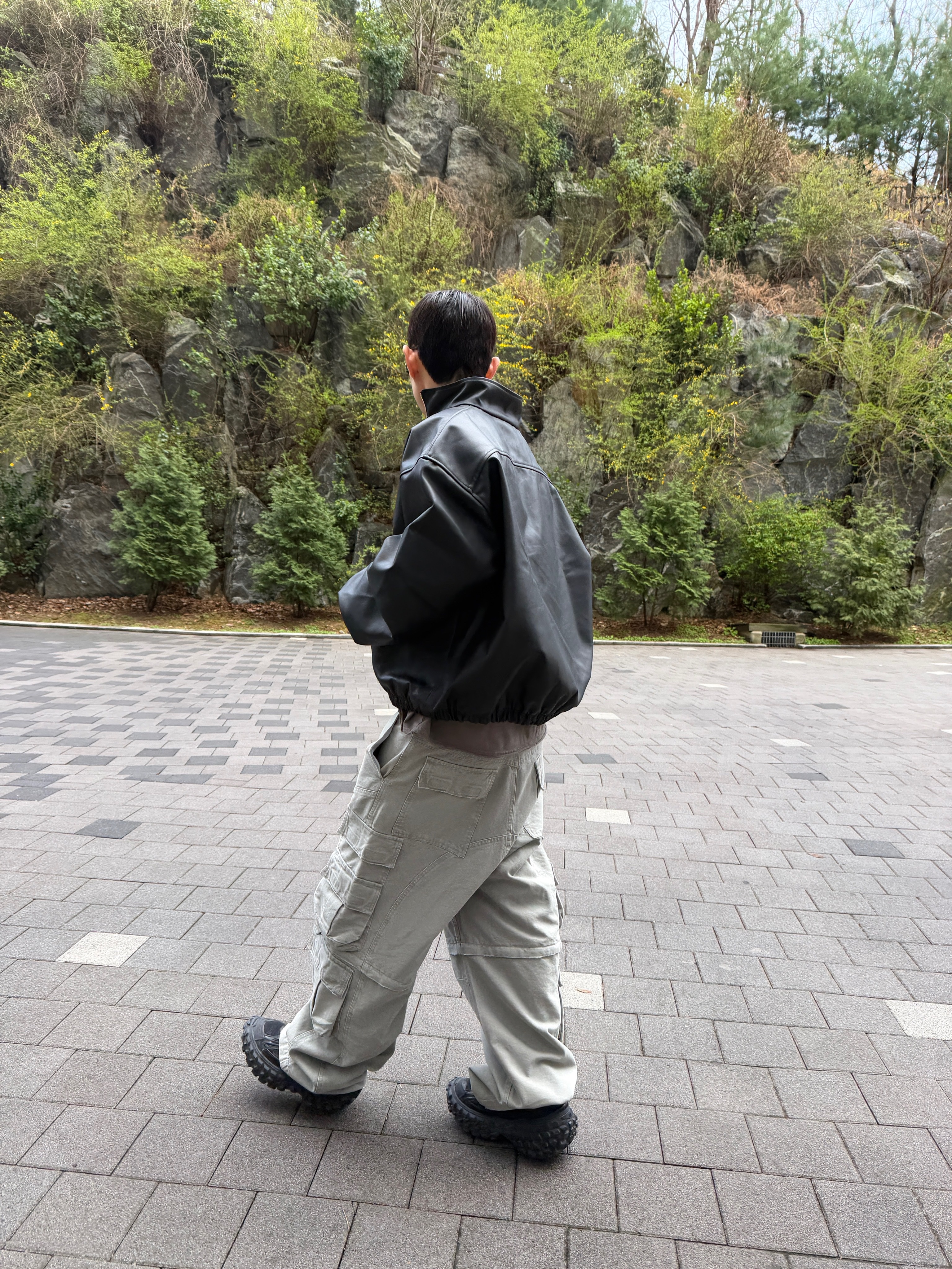 Nonnod Half Zip Coated Denim Black, Undermycar Combat Utility Cargo Pants Misty Green 착용 스타일 - 2
