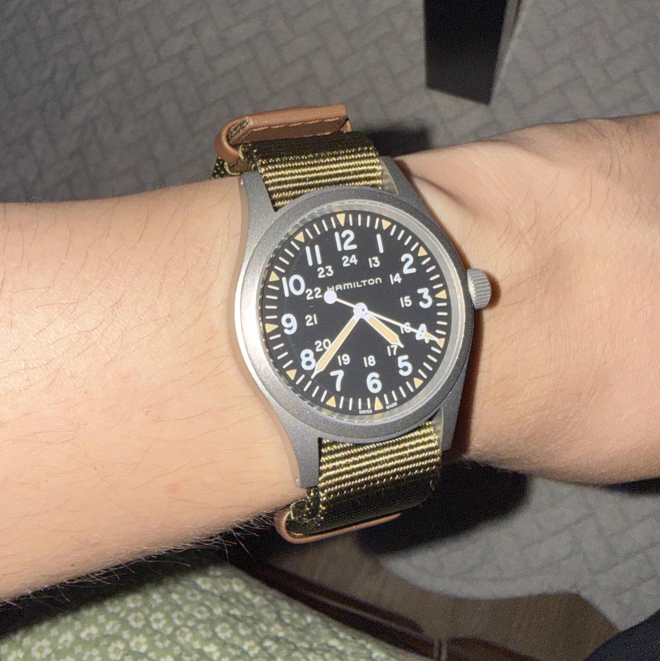 Hamilton Khaki Field Mechanical 38mm Nato Strap Green Black 착용 스타일