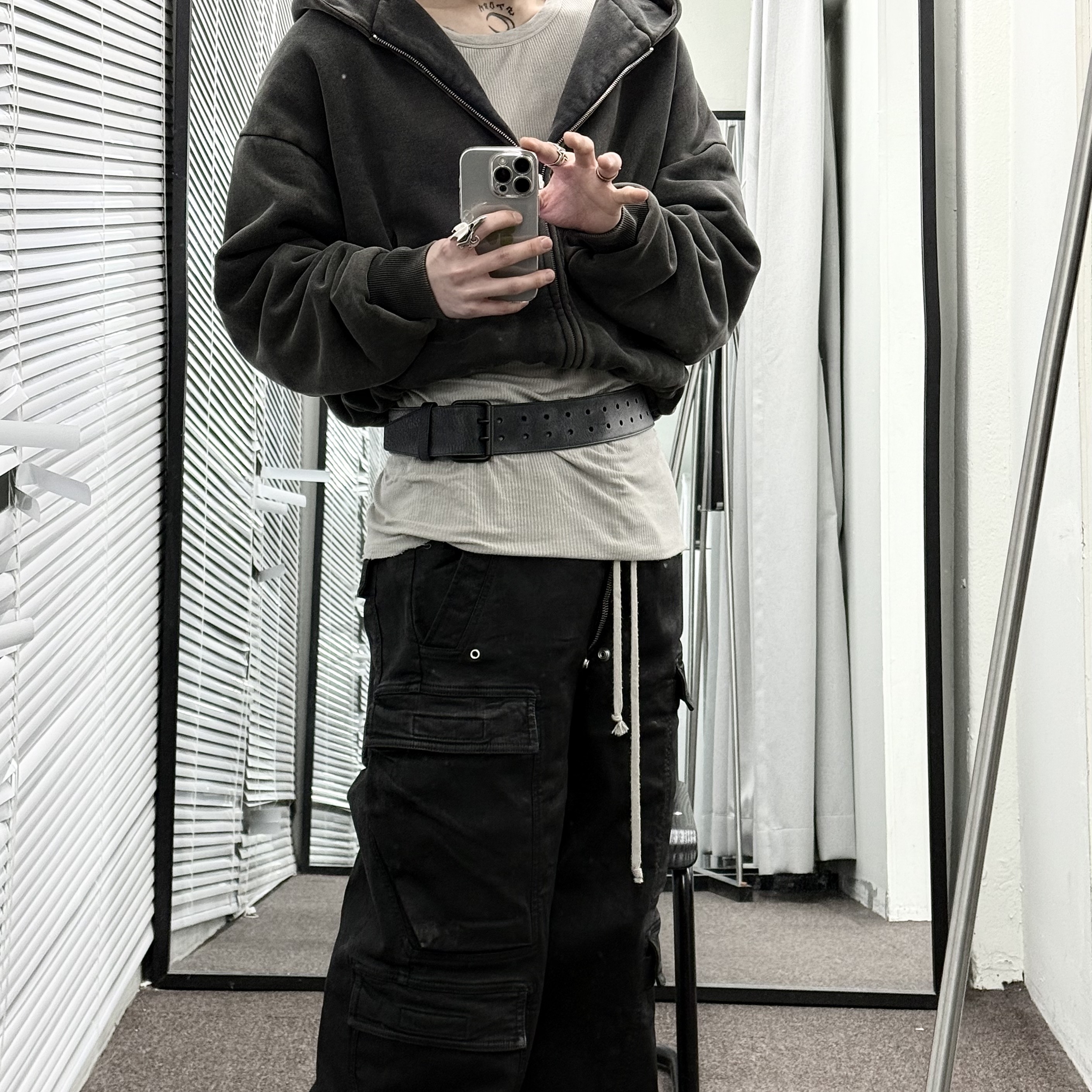 Rick Owens Double Cargo Jumbo Belas Pants Black Wax, Balenciaga Double Holes Belt Black 착용 스타일 - 1