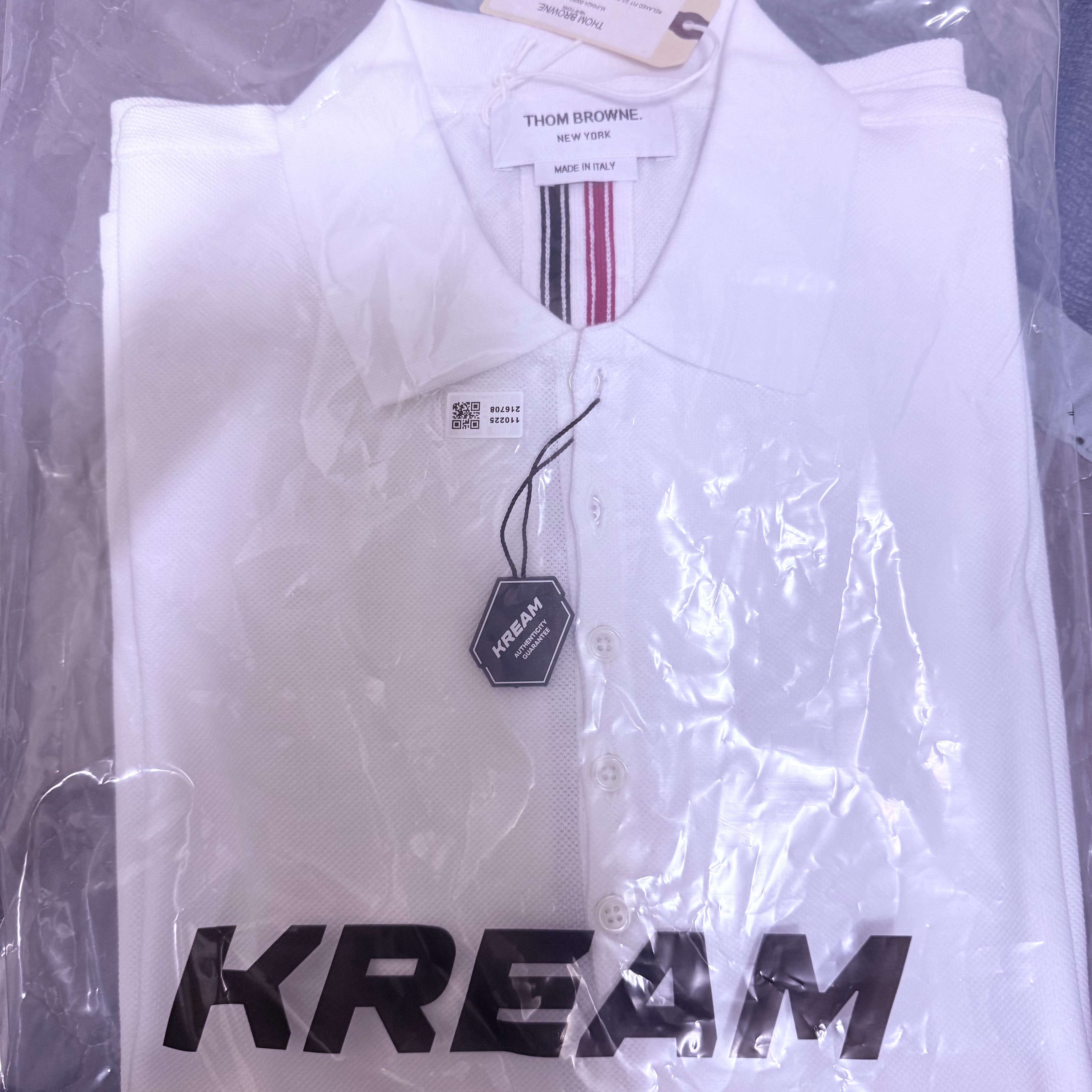 Thom Browne Cotton Pique Center Back Stripe Relaxed Fit Polo White 착용 스타일 - 1